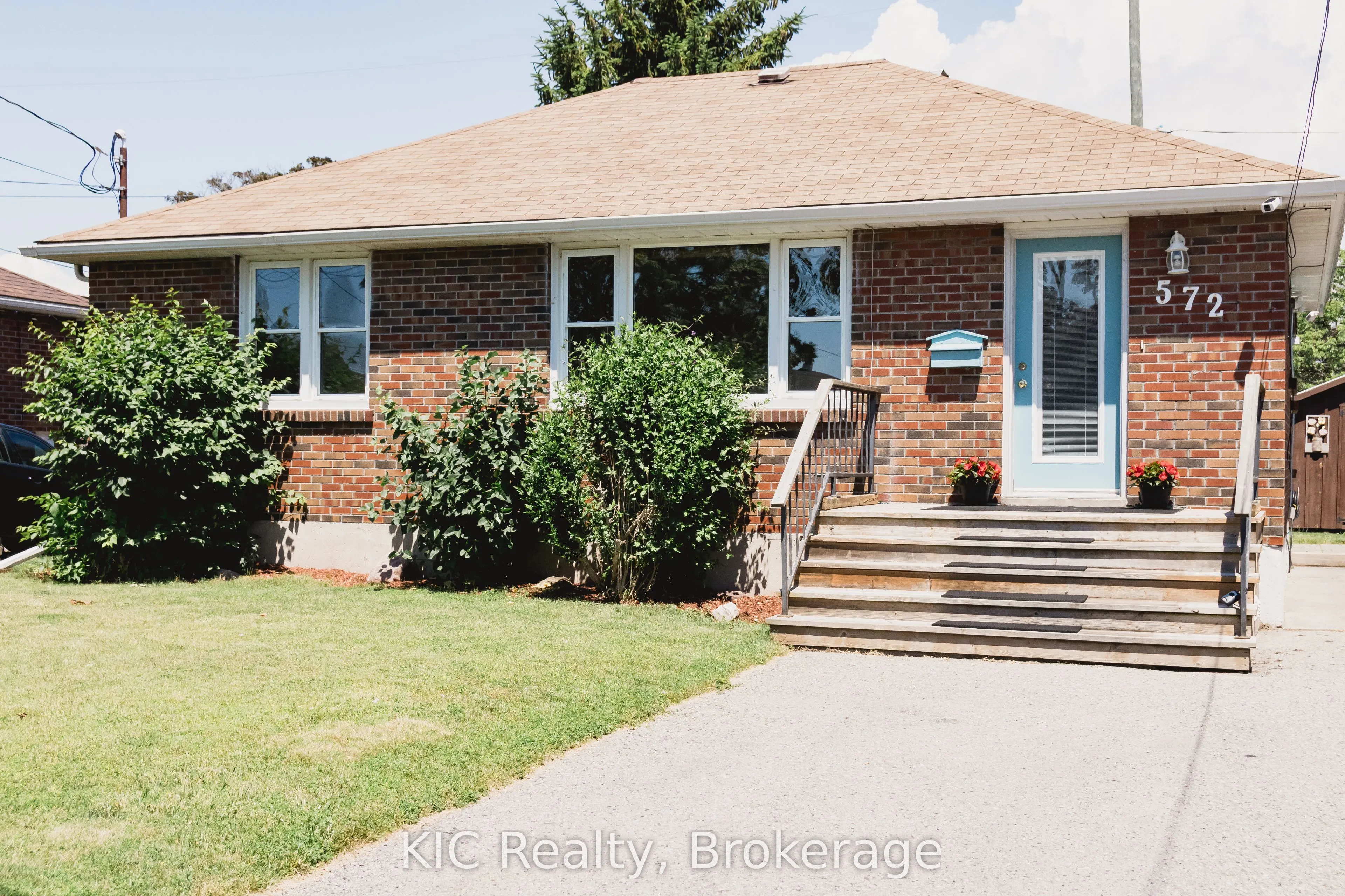572 Shirley Street
