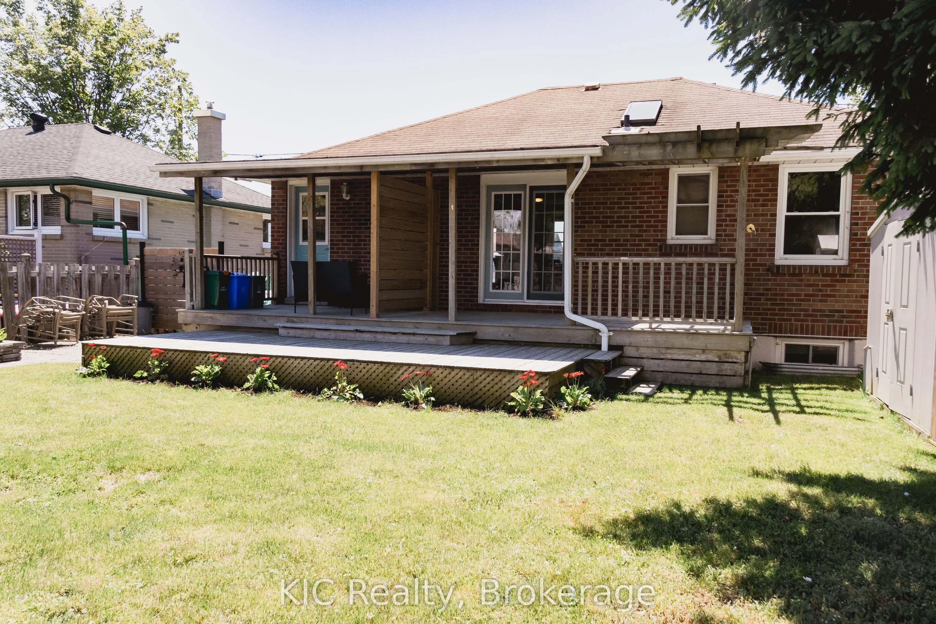 572 Shirley Street