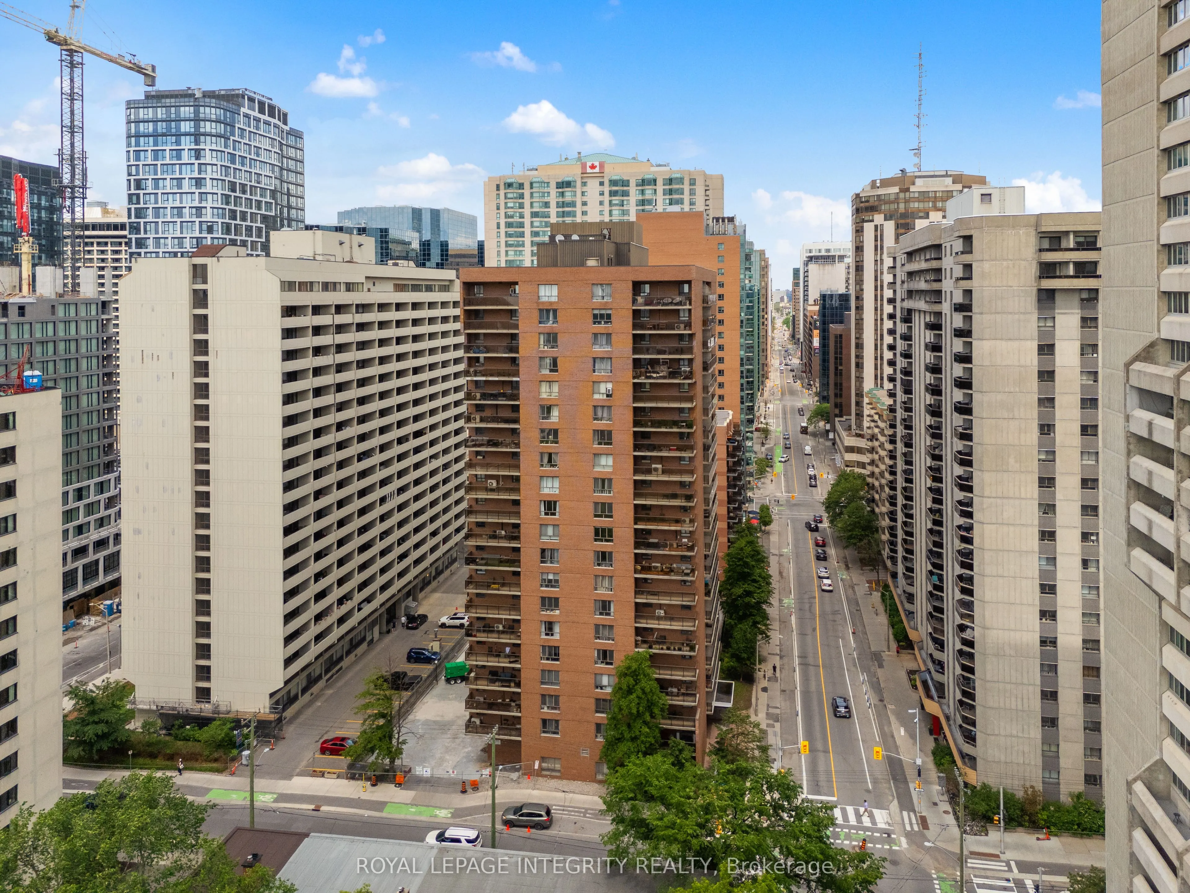 475 Laurier Avenue W #2001