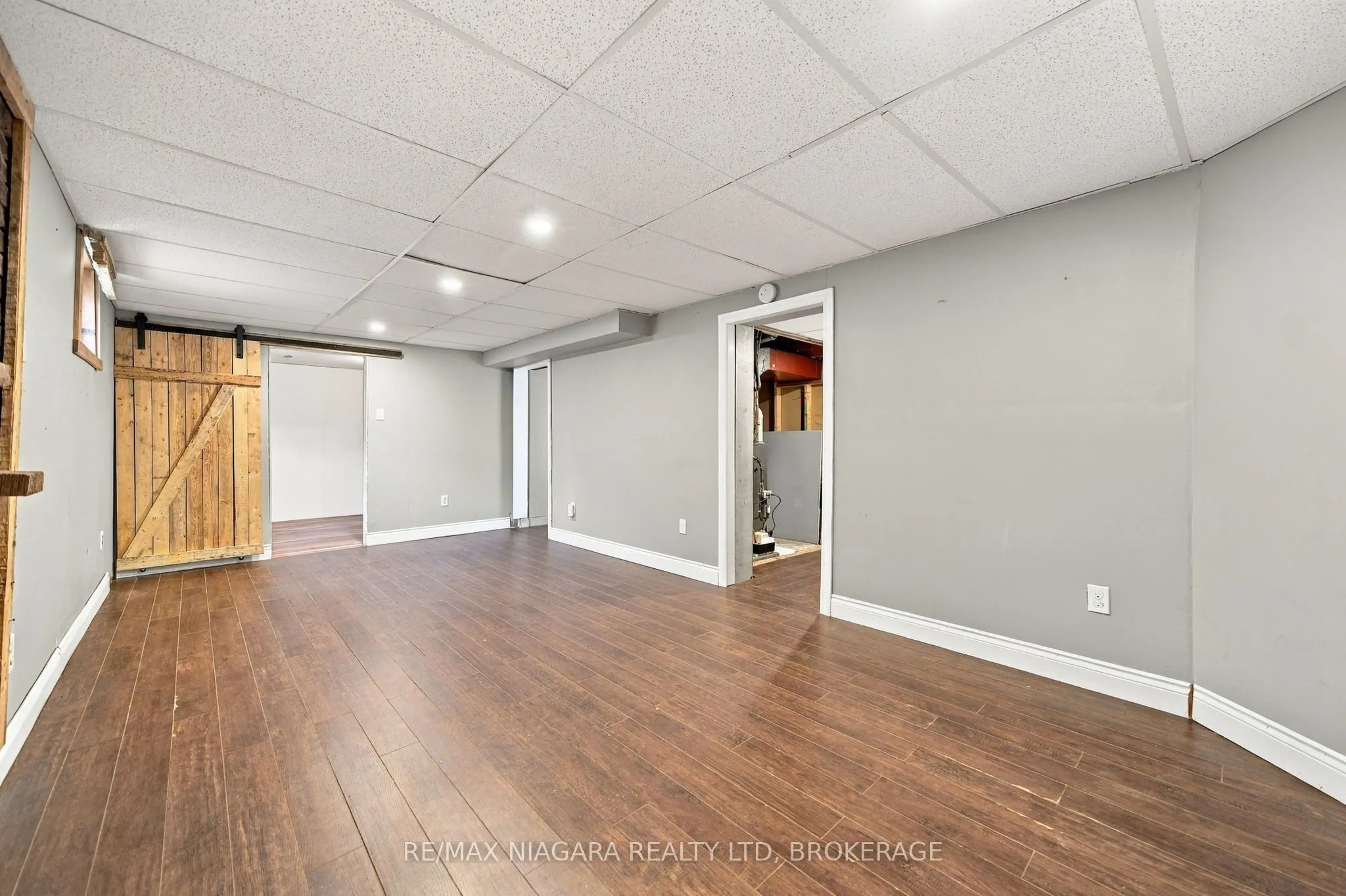 8 North Crescent Drive N