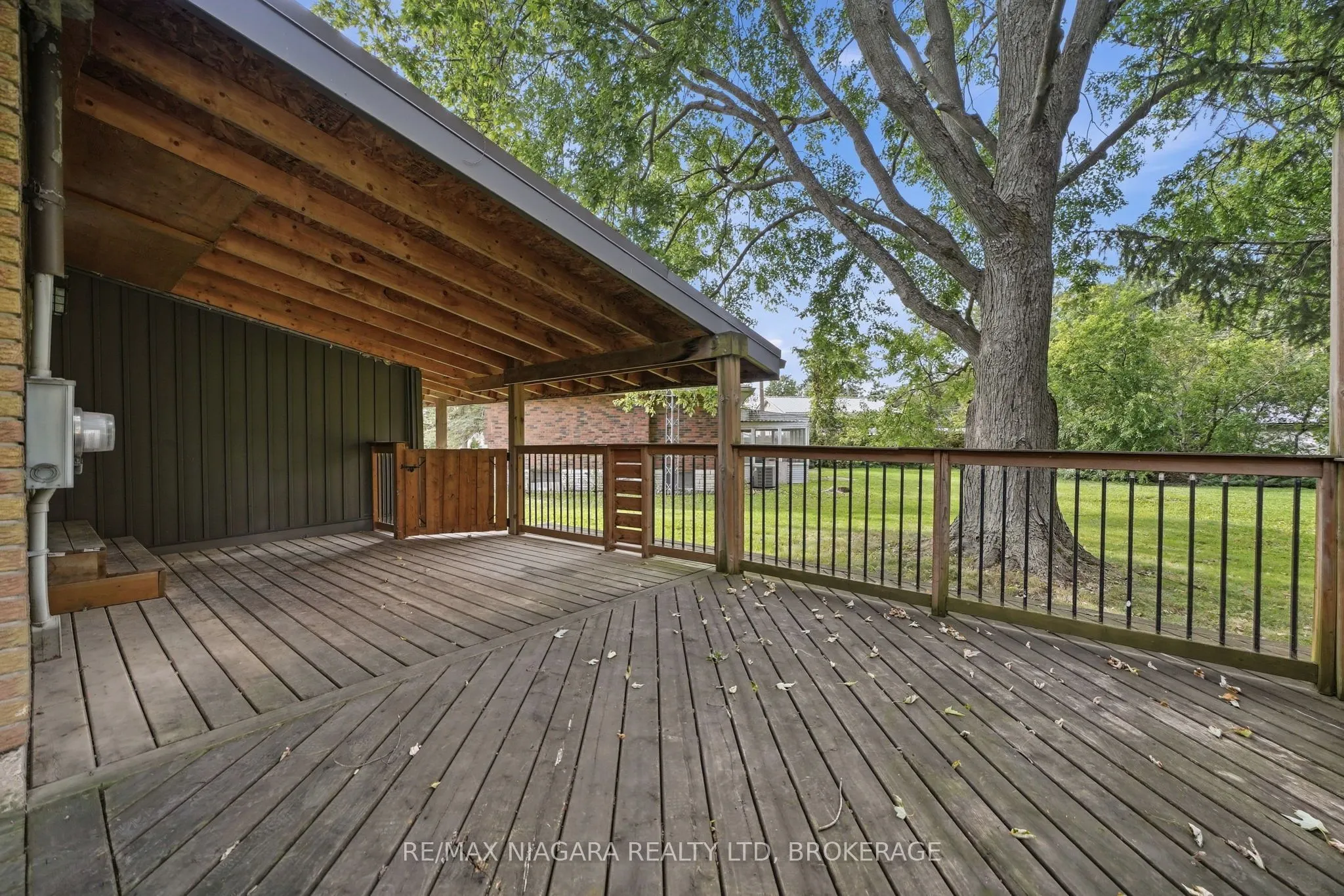 8 North Crescent Drive N