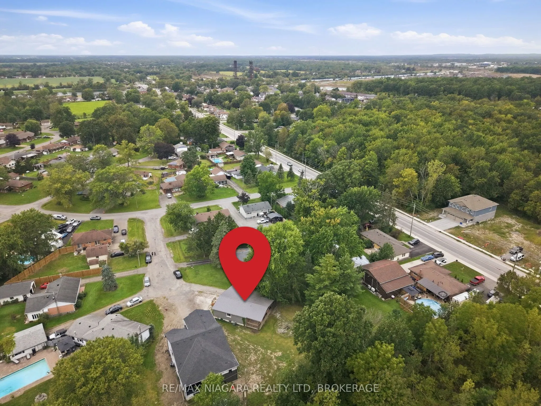8 North Crescent Drive N