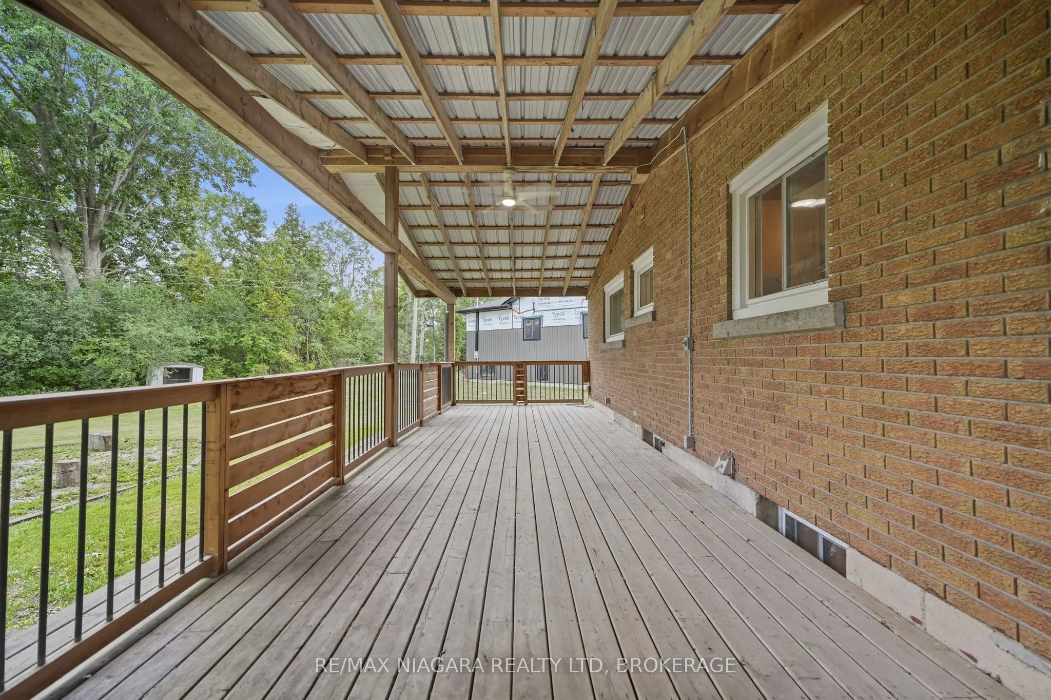 8 North Crescent Drive N