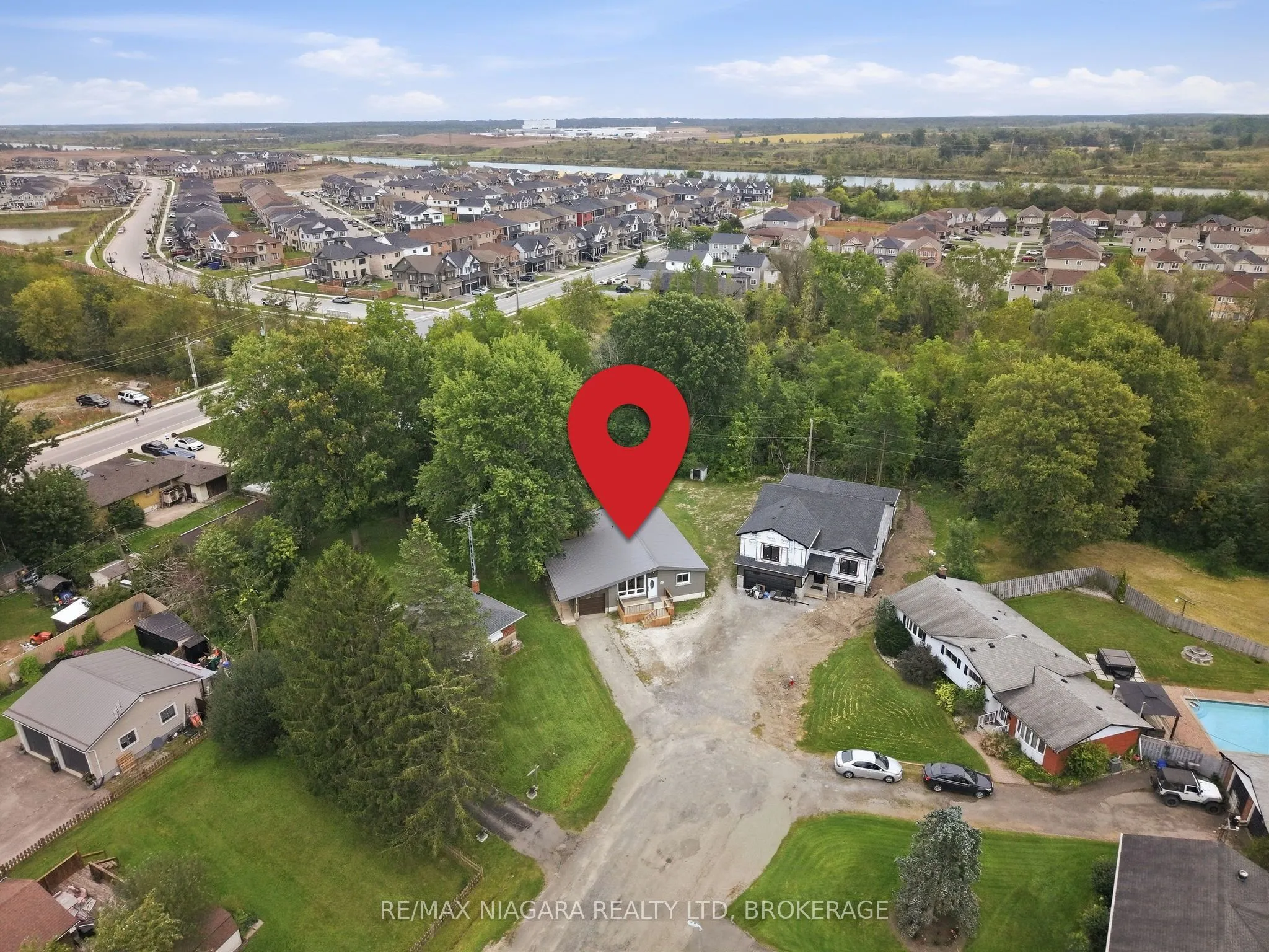 8 North Crescent Drive N