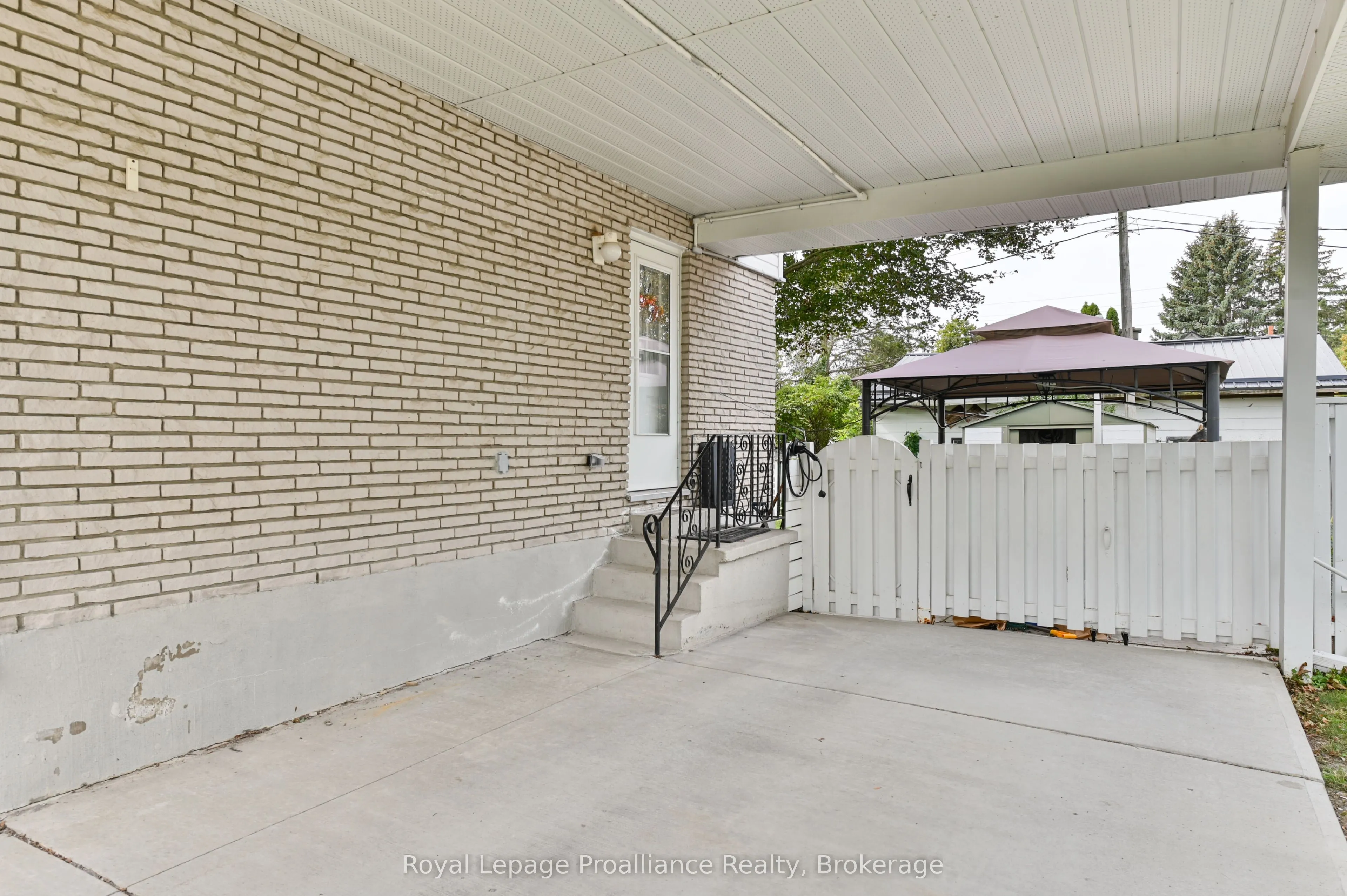 28 Shoniker Avenue