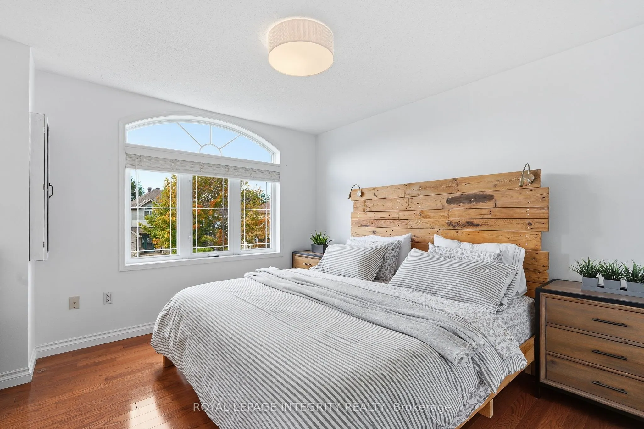 3365 Elie Crescent
