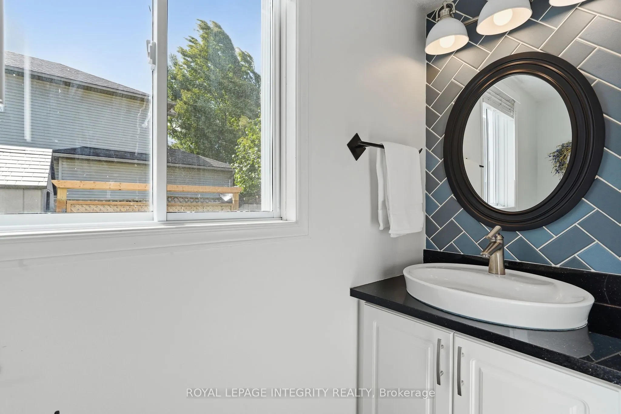 3365 Elie Crescent