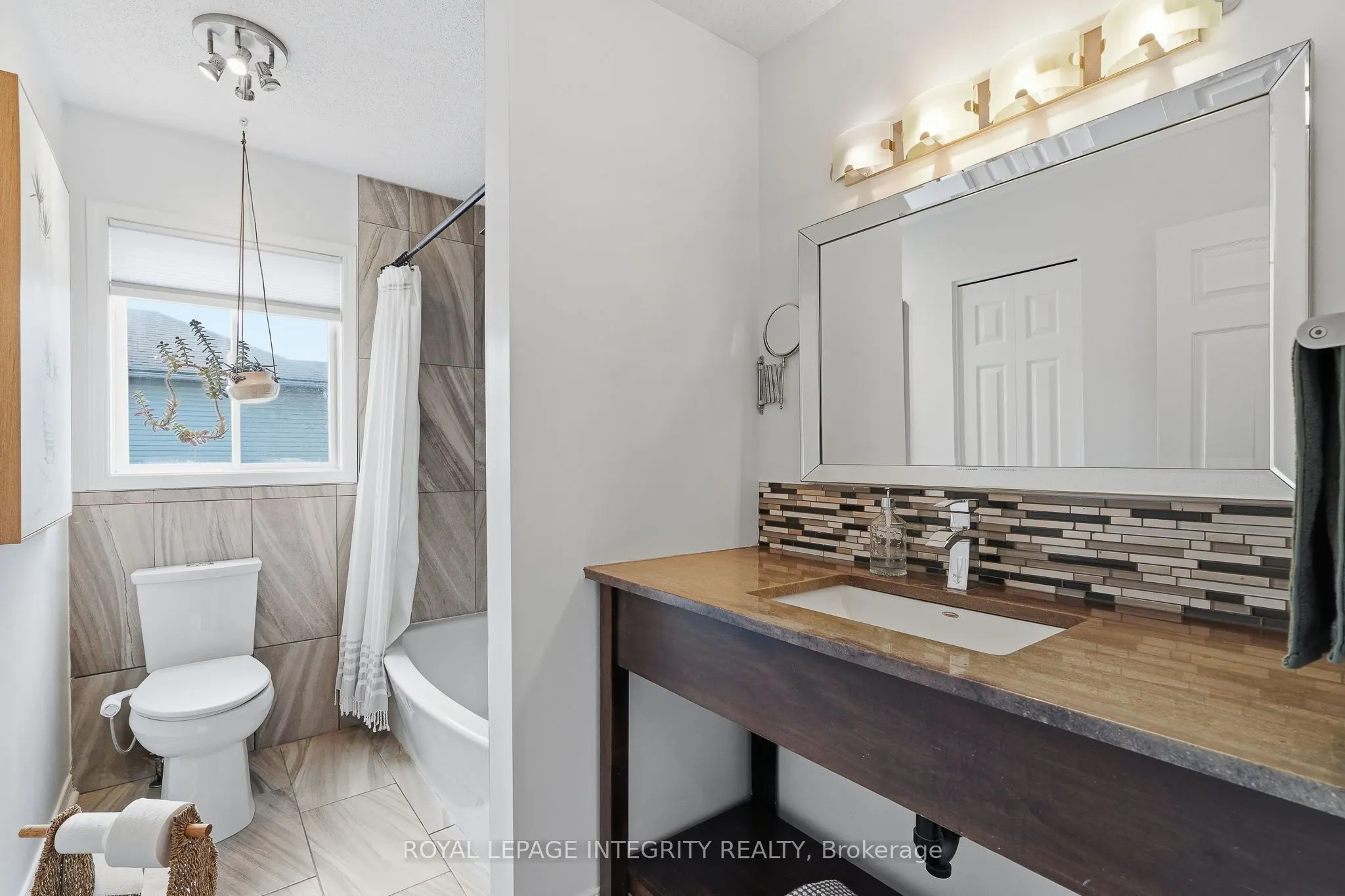 3365 Elie Crescent