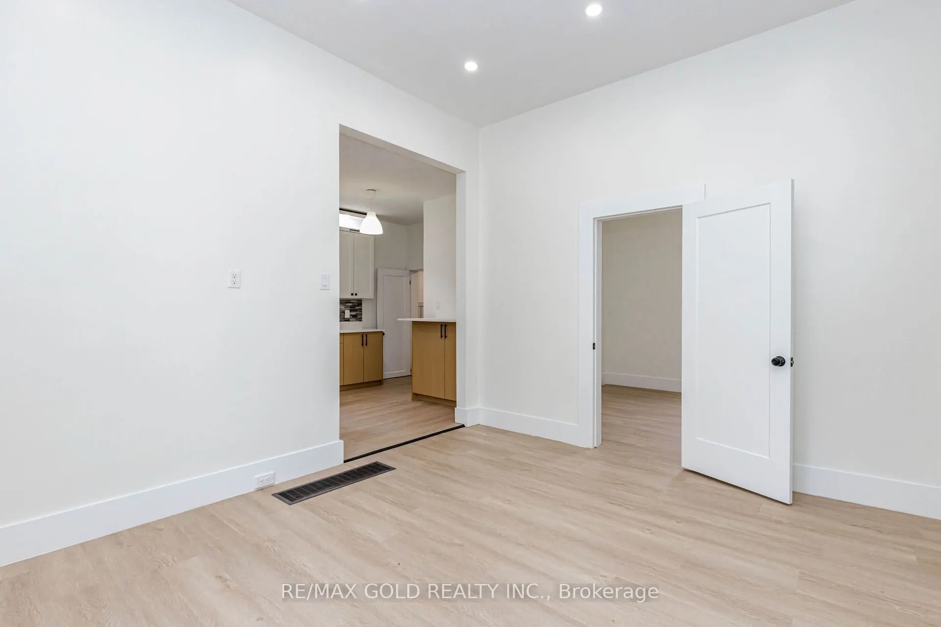 108 Norfolk Avenue