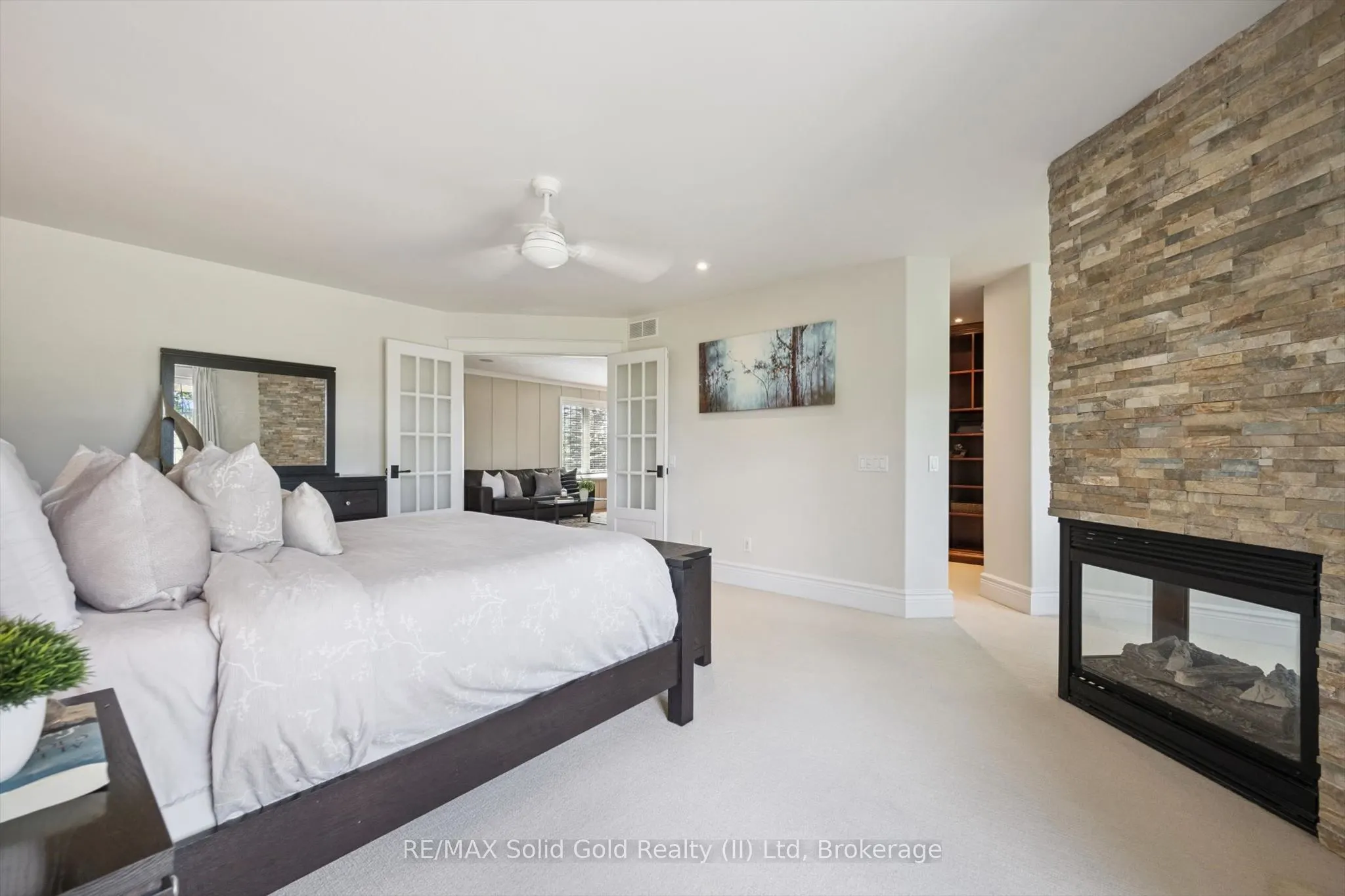 576 Falconridge Crescent
