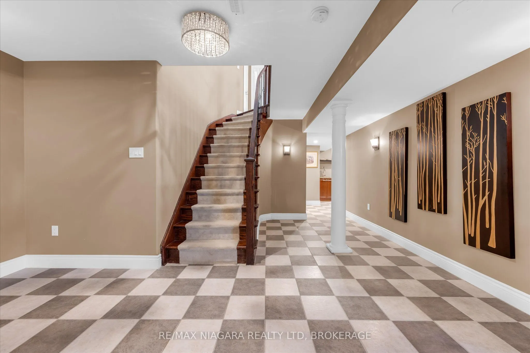 404 Wright Crescent