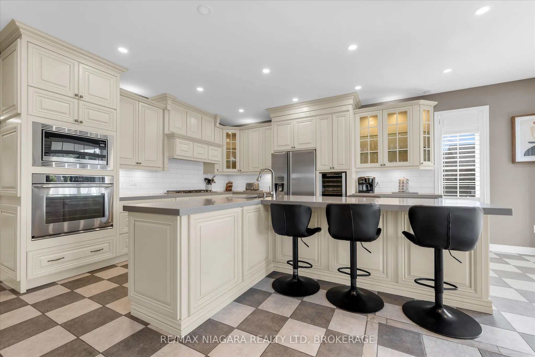 404 Wright Crescent