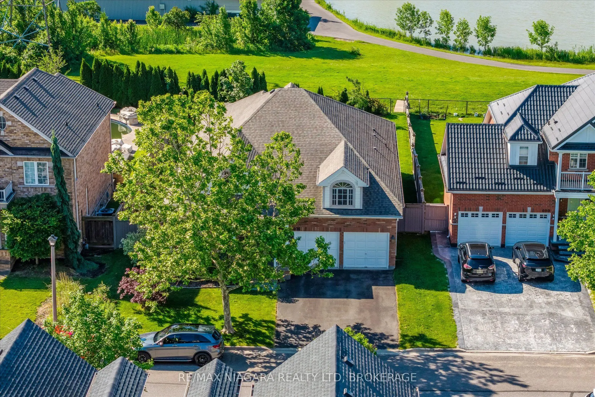 404 Wright Crescent