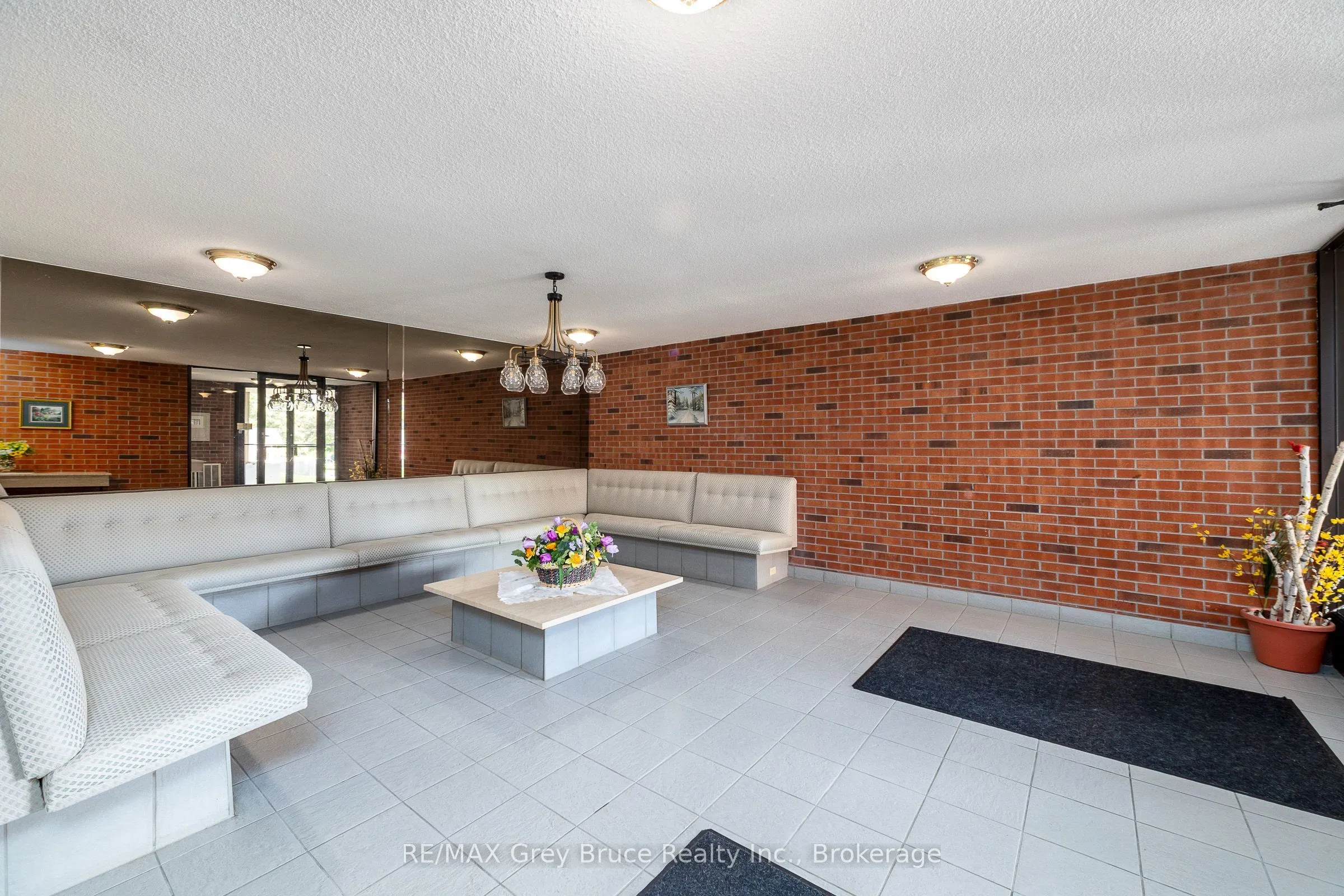 860 9 Street E #401