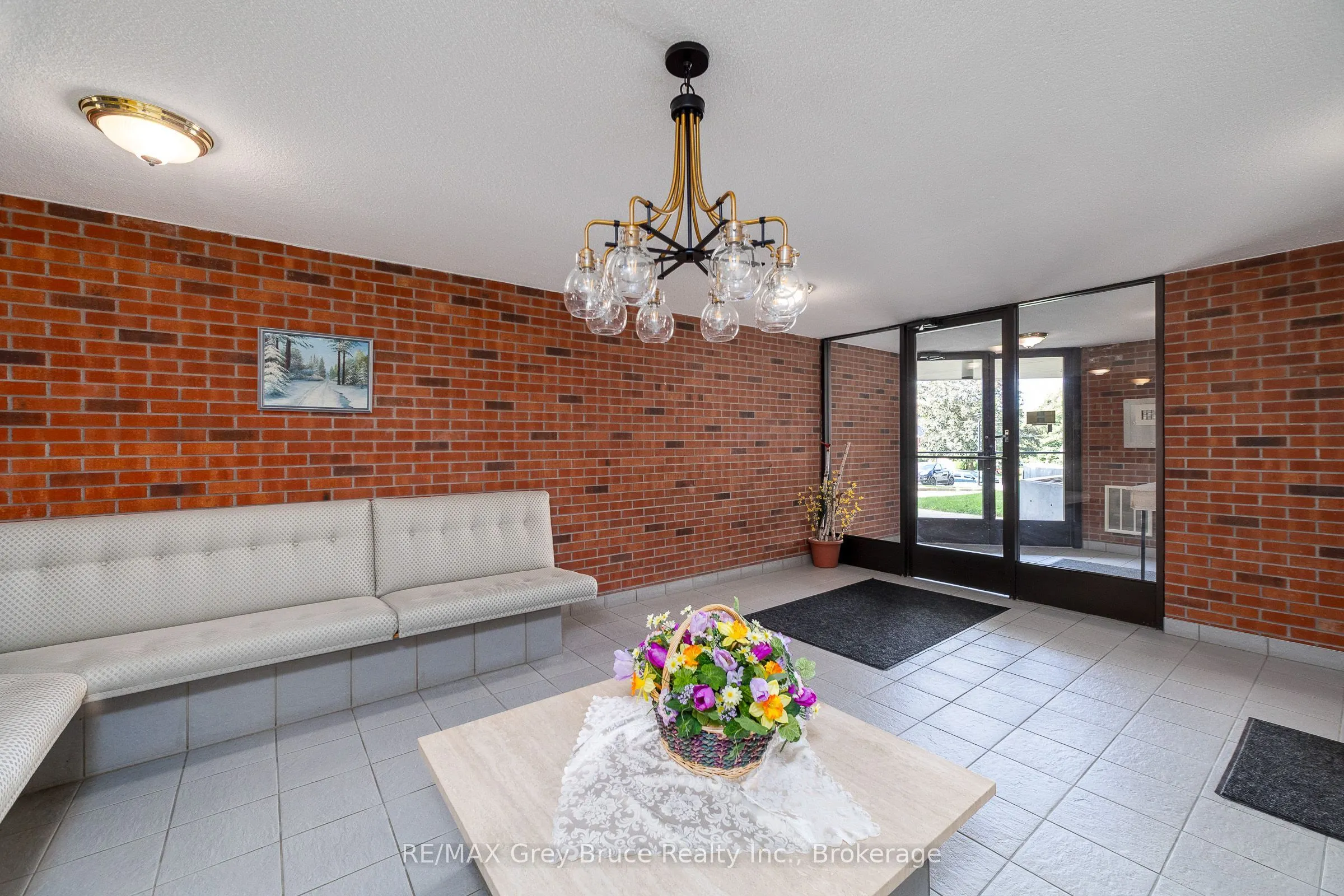 860 9 Street E #401