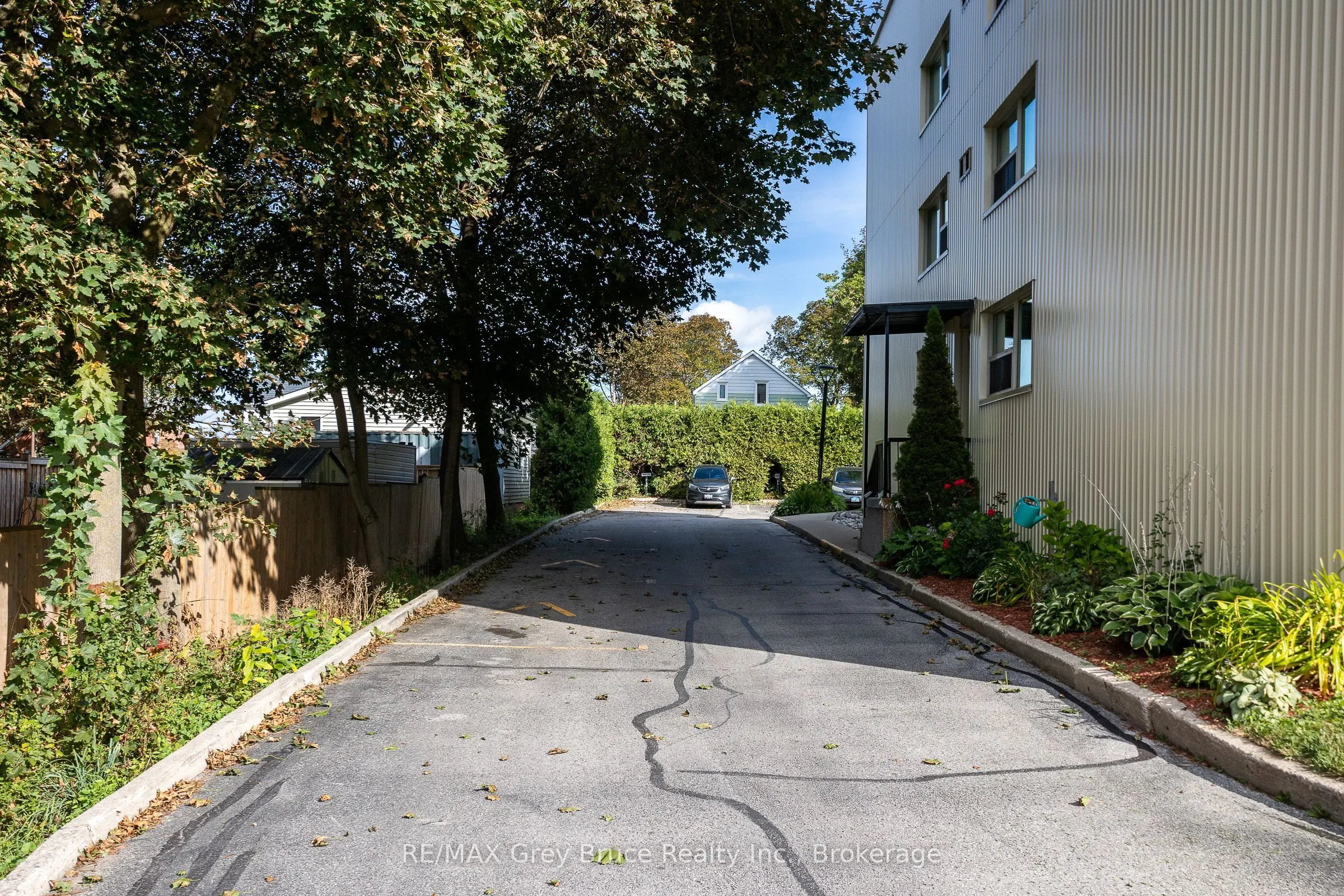 860 9 Street E #401