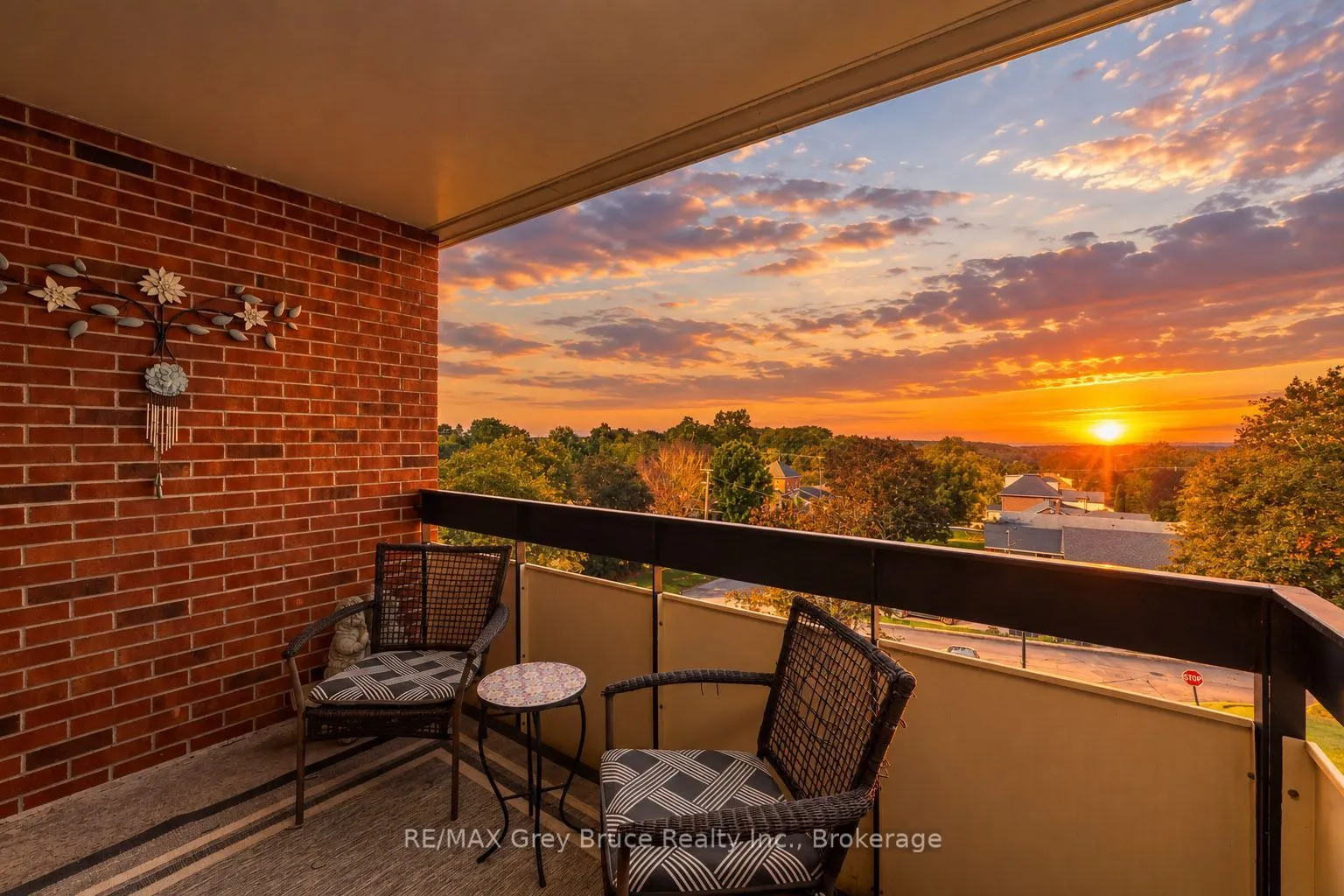 860 9 Street E #401