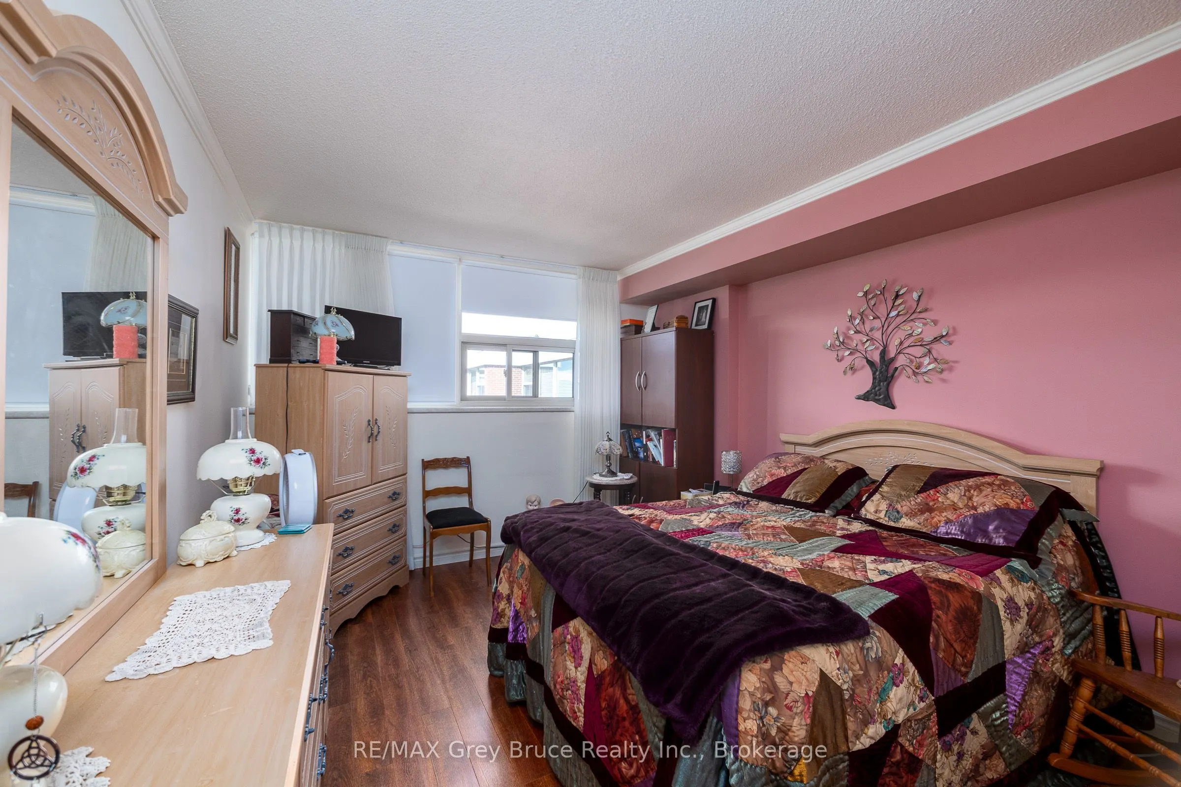 860 9 Street E #401
