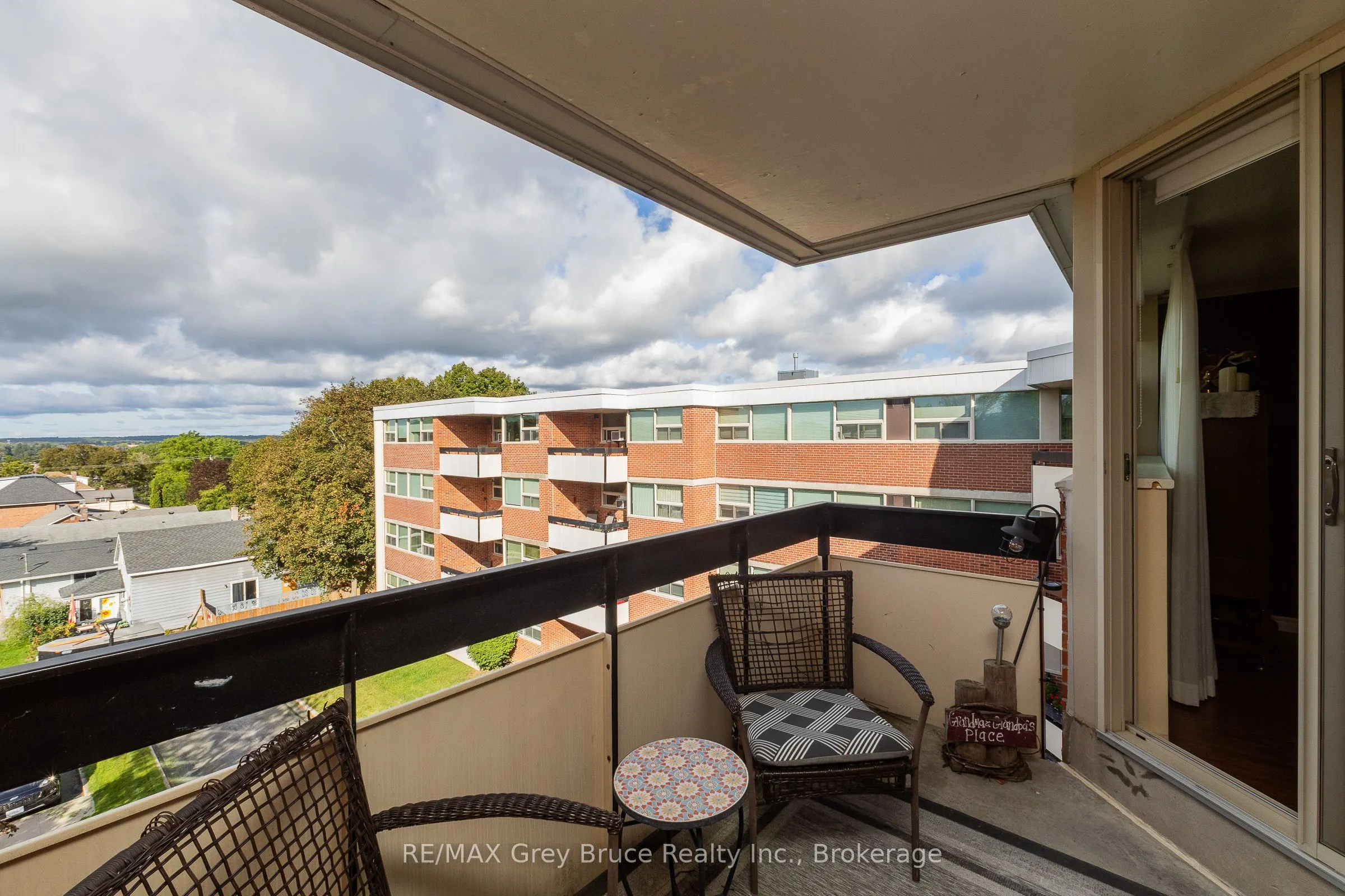 860 9 Street E #401
