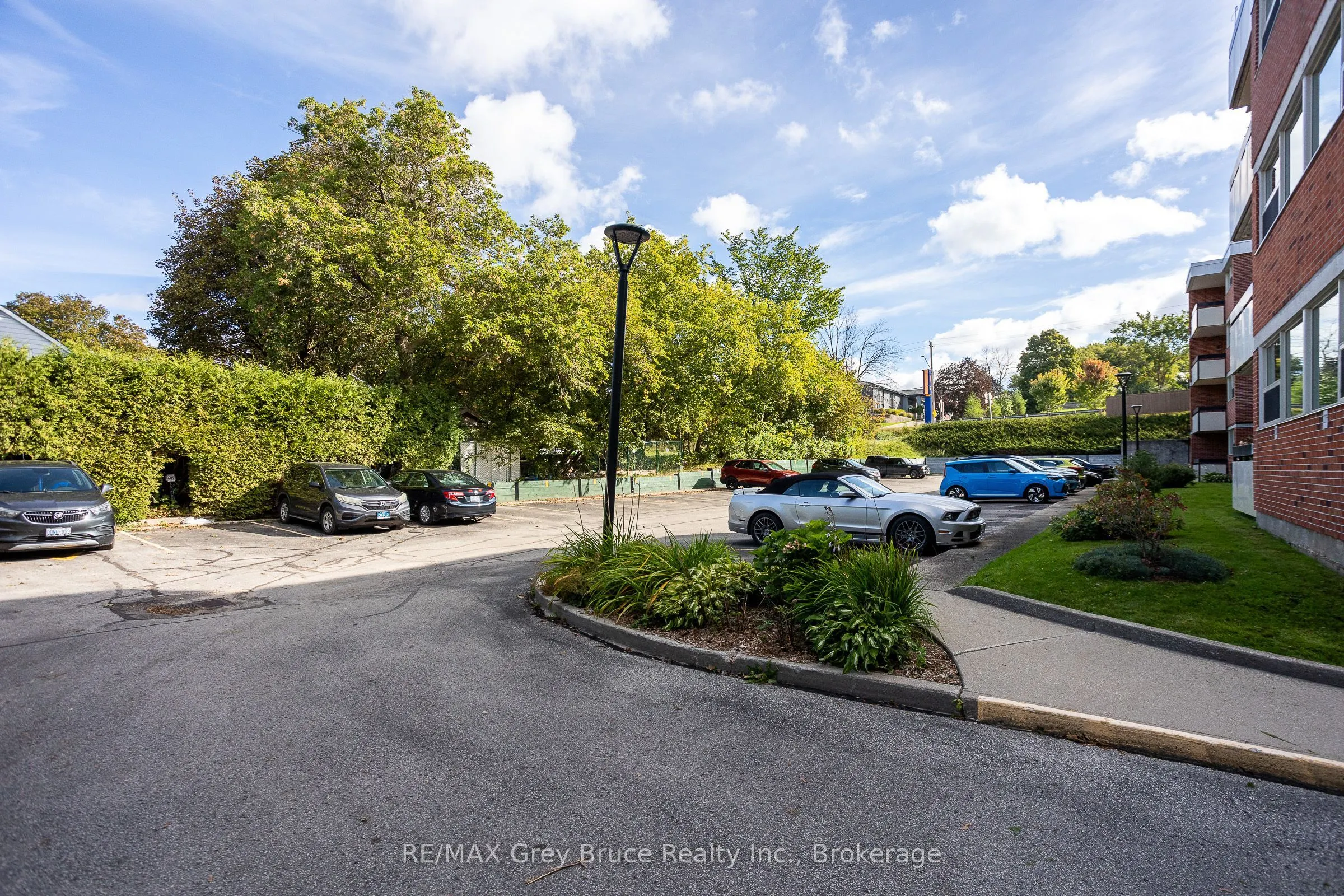 860 9 Street E #401