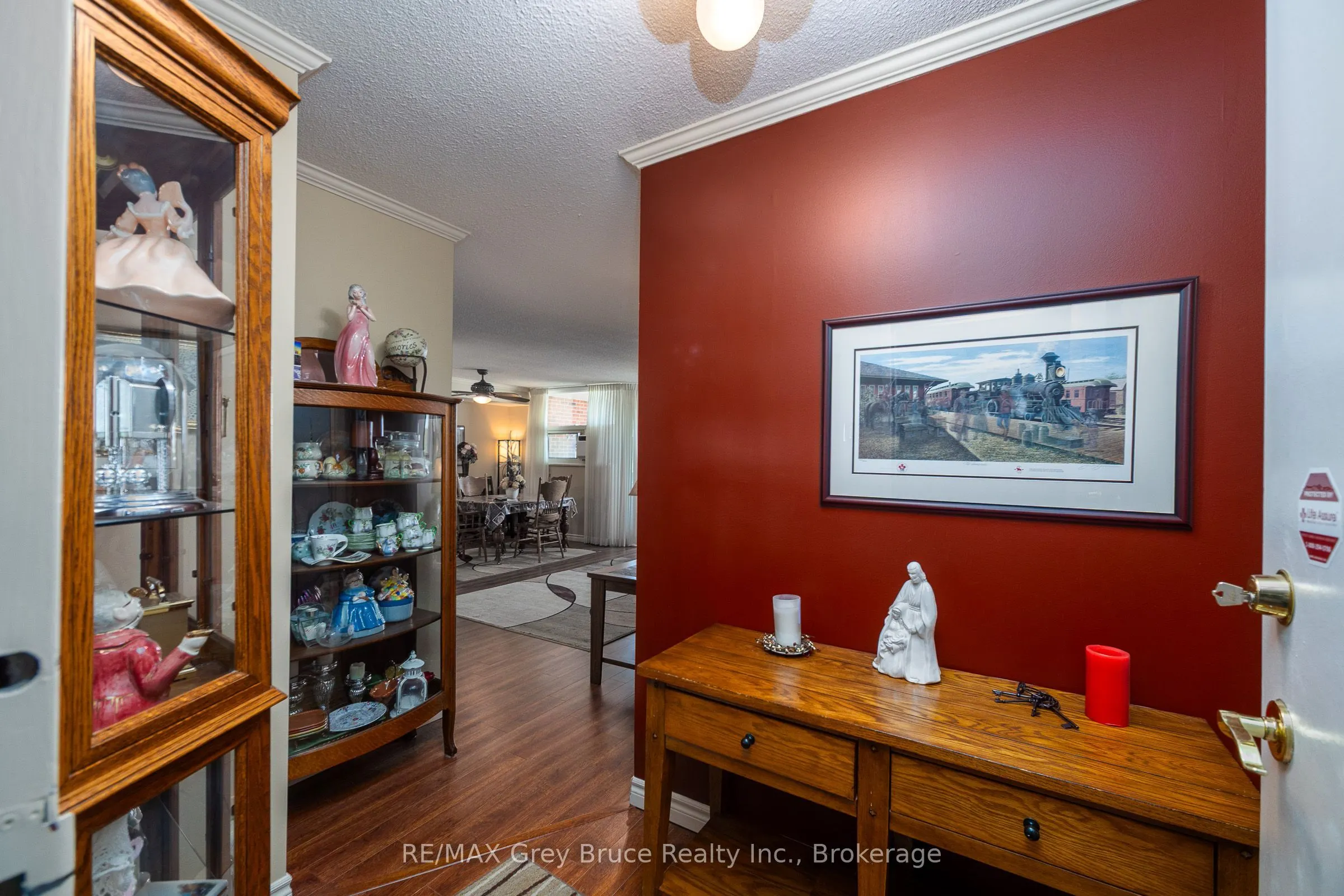 860 9 Street E #401