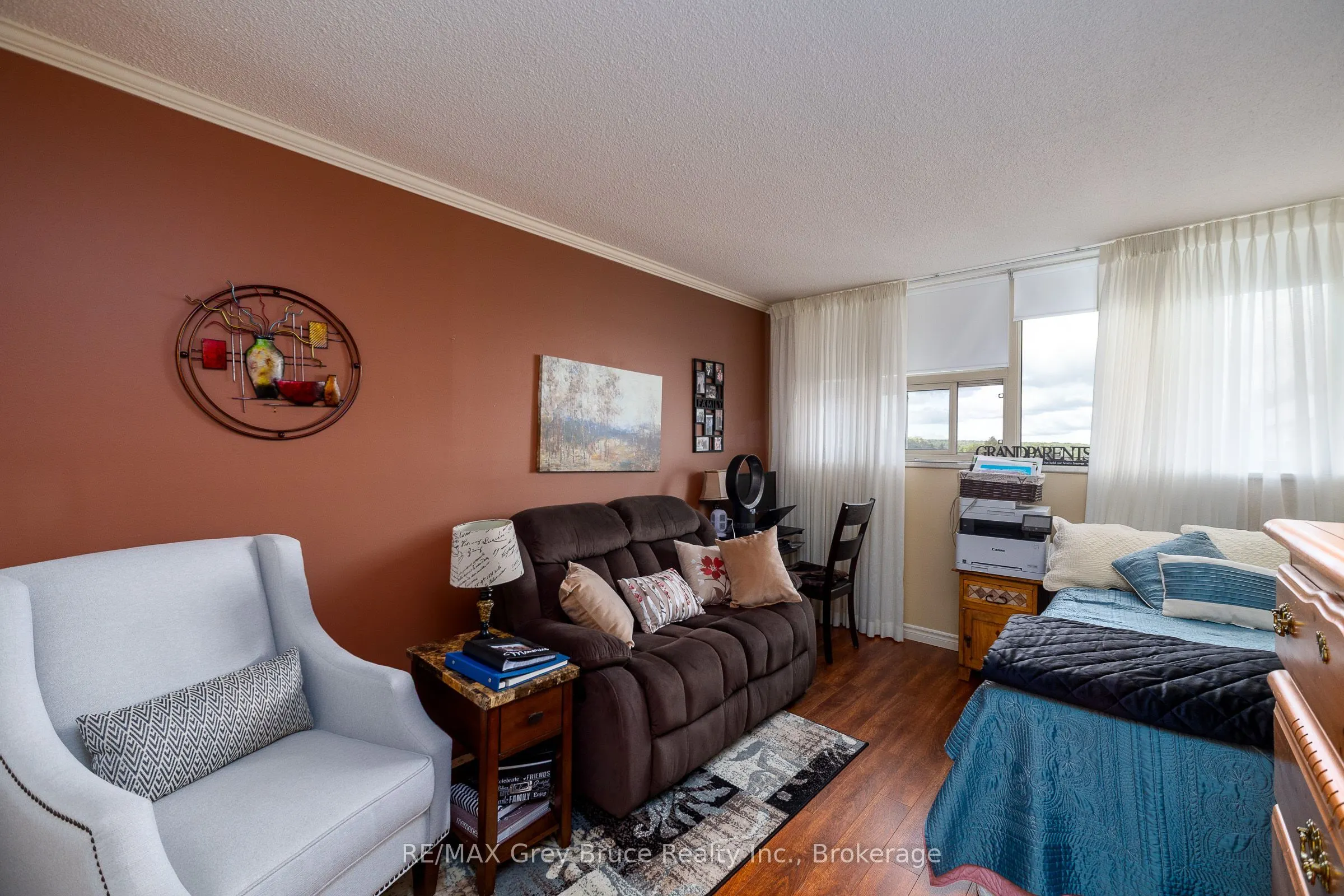 860 9 Street E #401