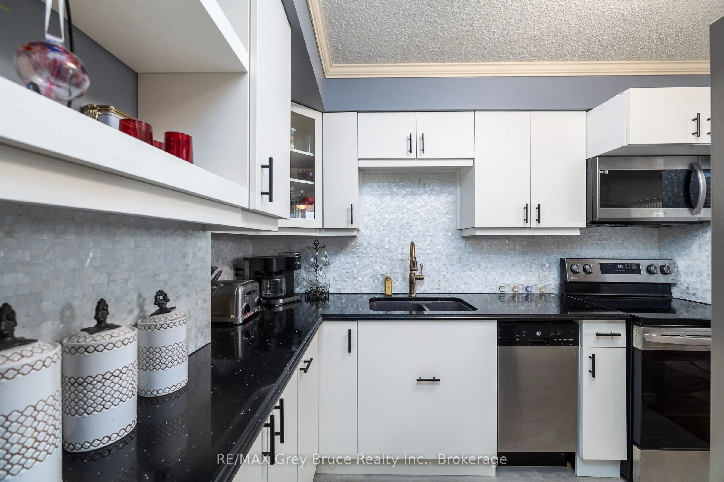 860 9 Street E #401