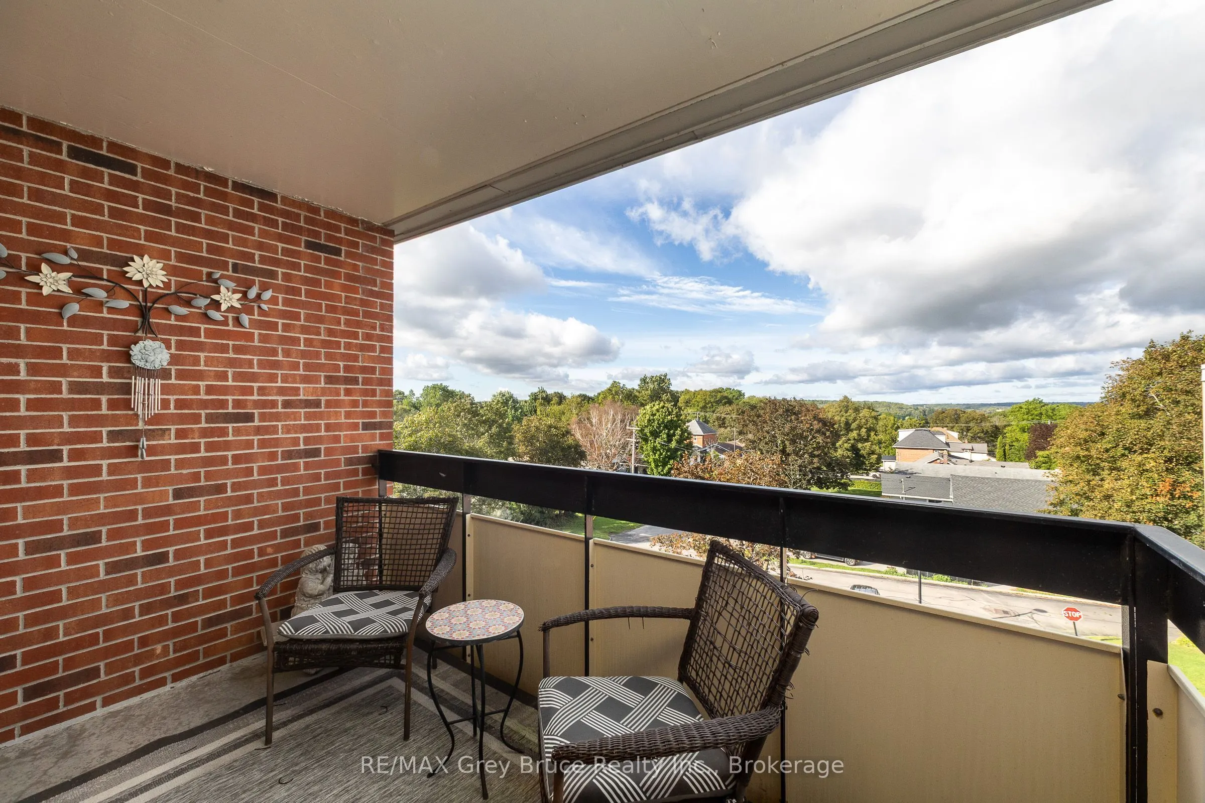 860 9 Street E #401