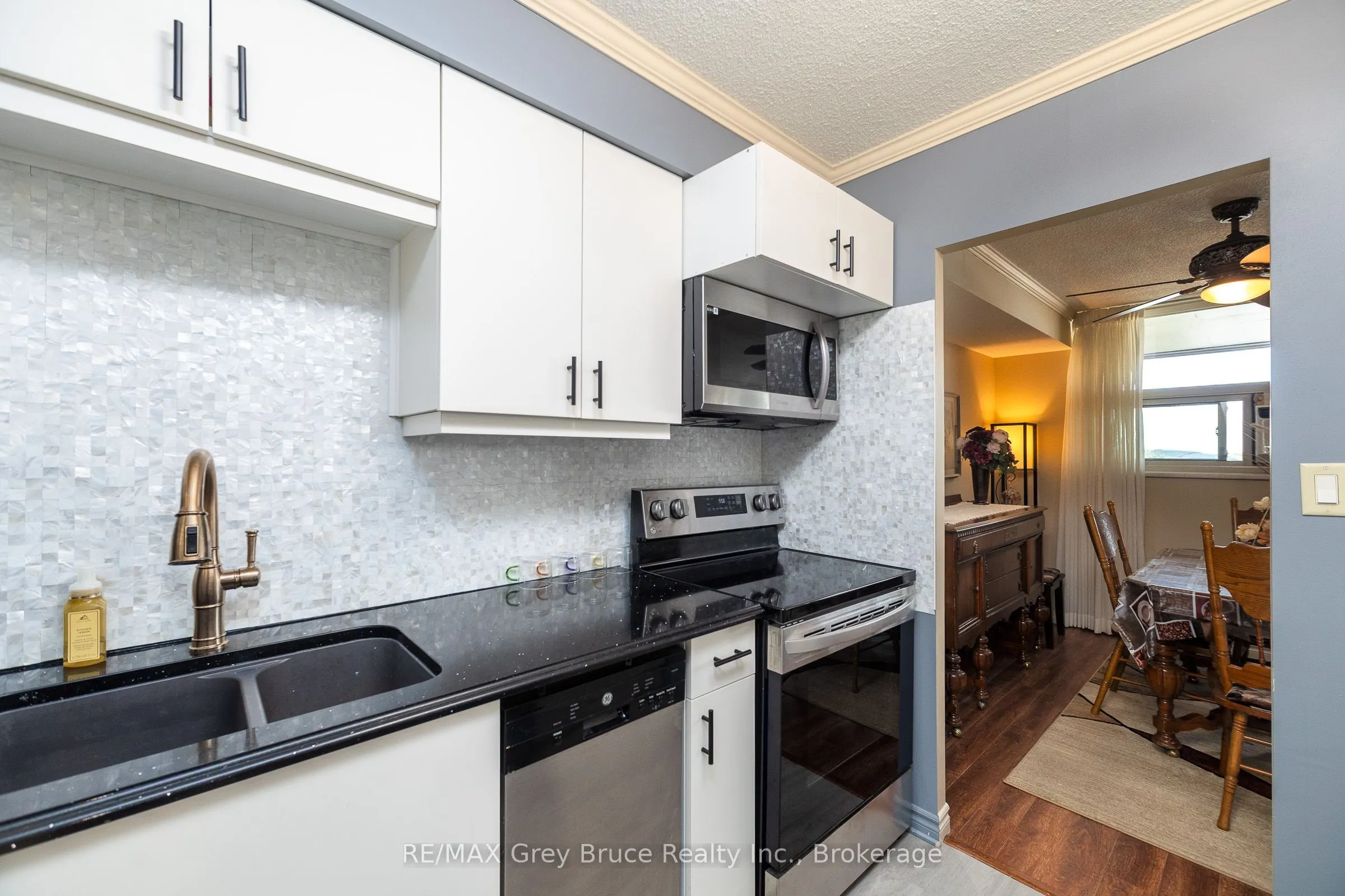 860 9 Street E #401