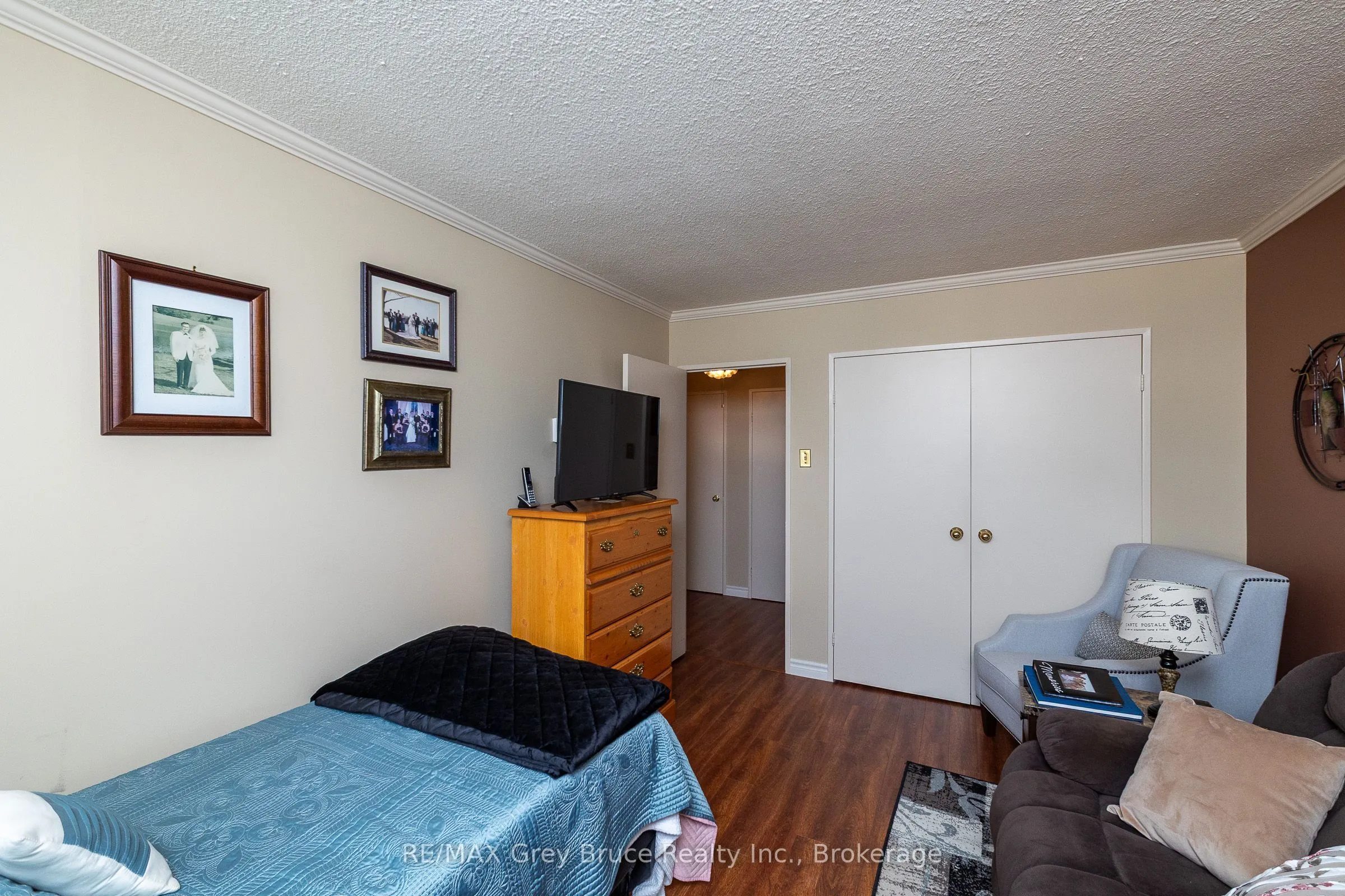 860 9 Street E #401