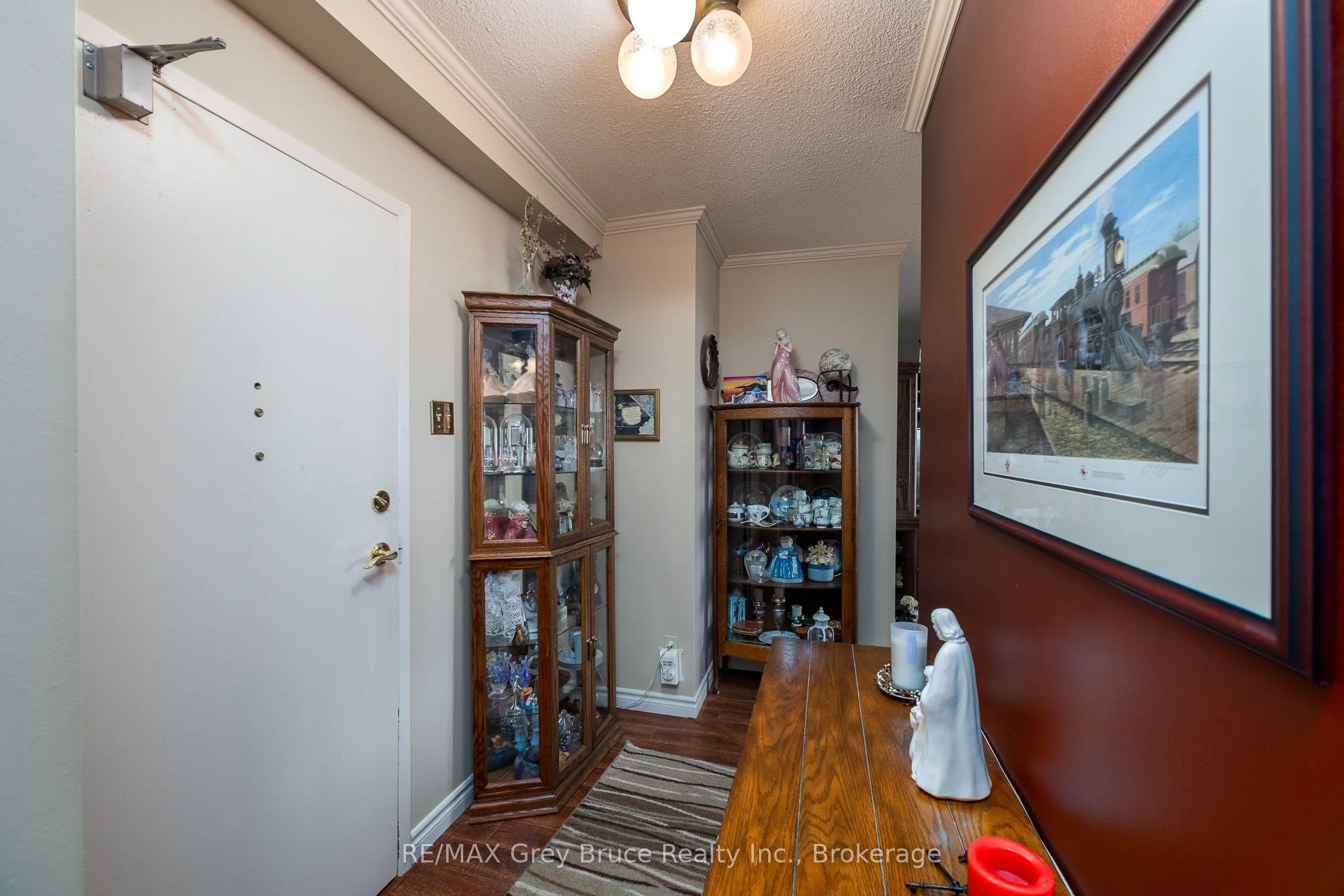 860 9 Street E #401