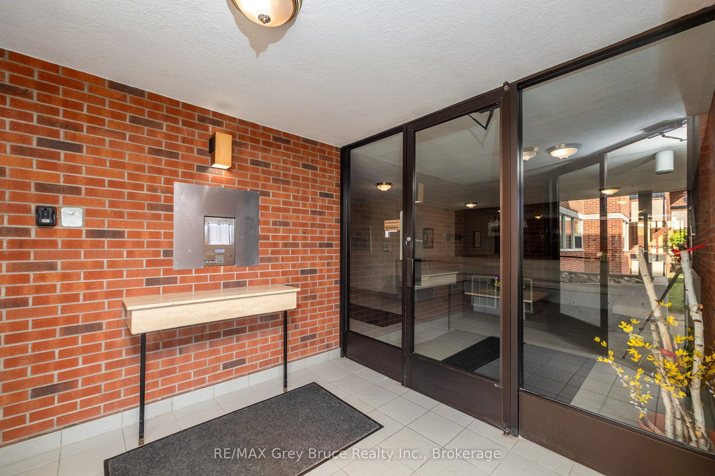 860 9 Street E #401