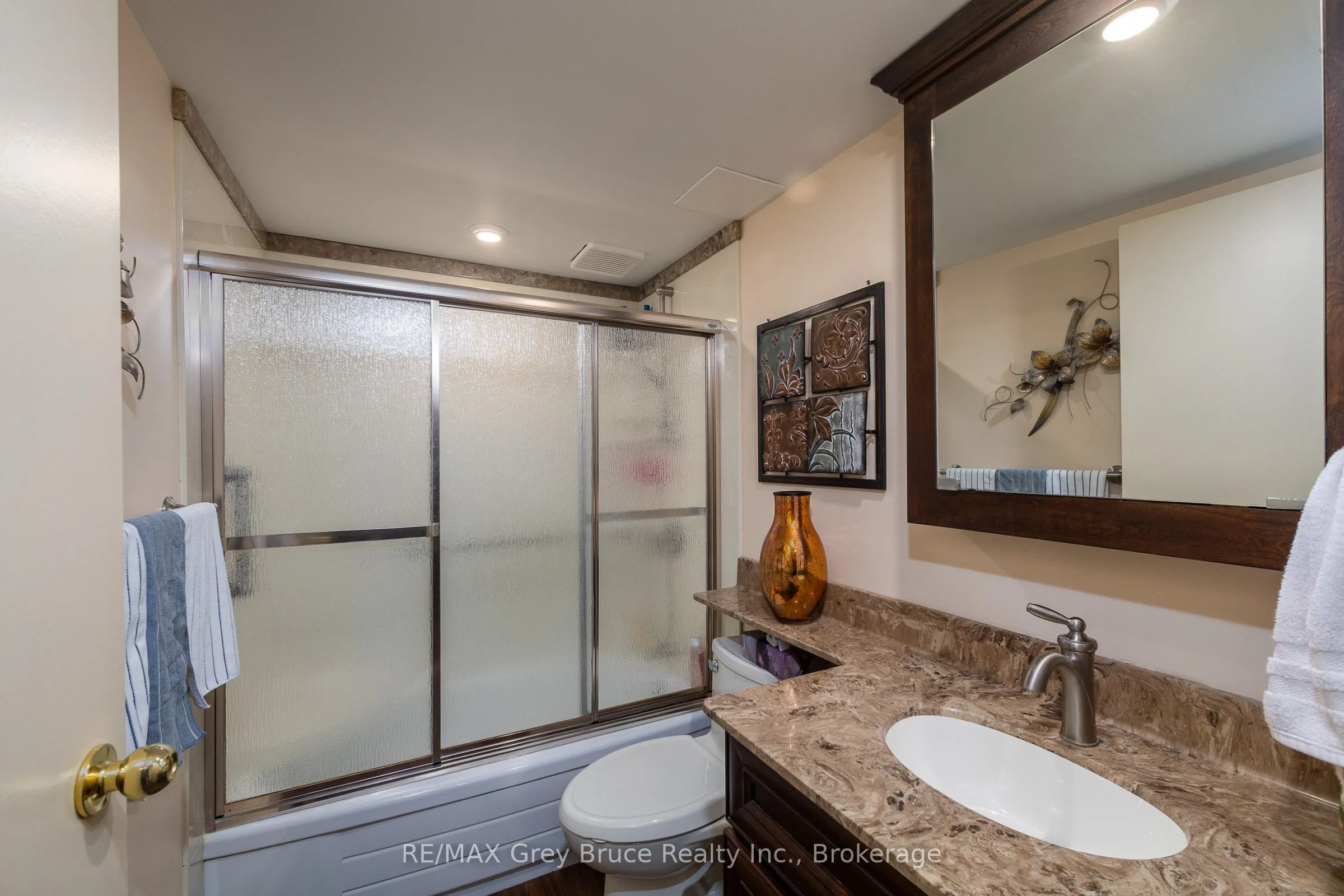 860 9 Street E #401