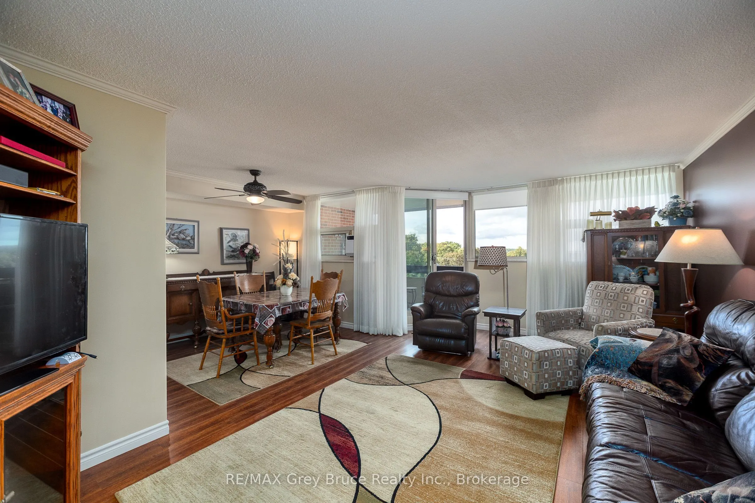 860 9 Street E #401