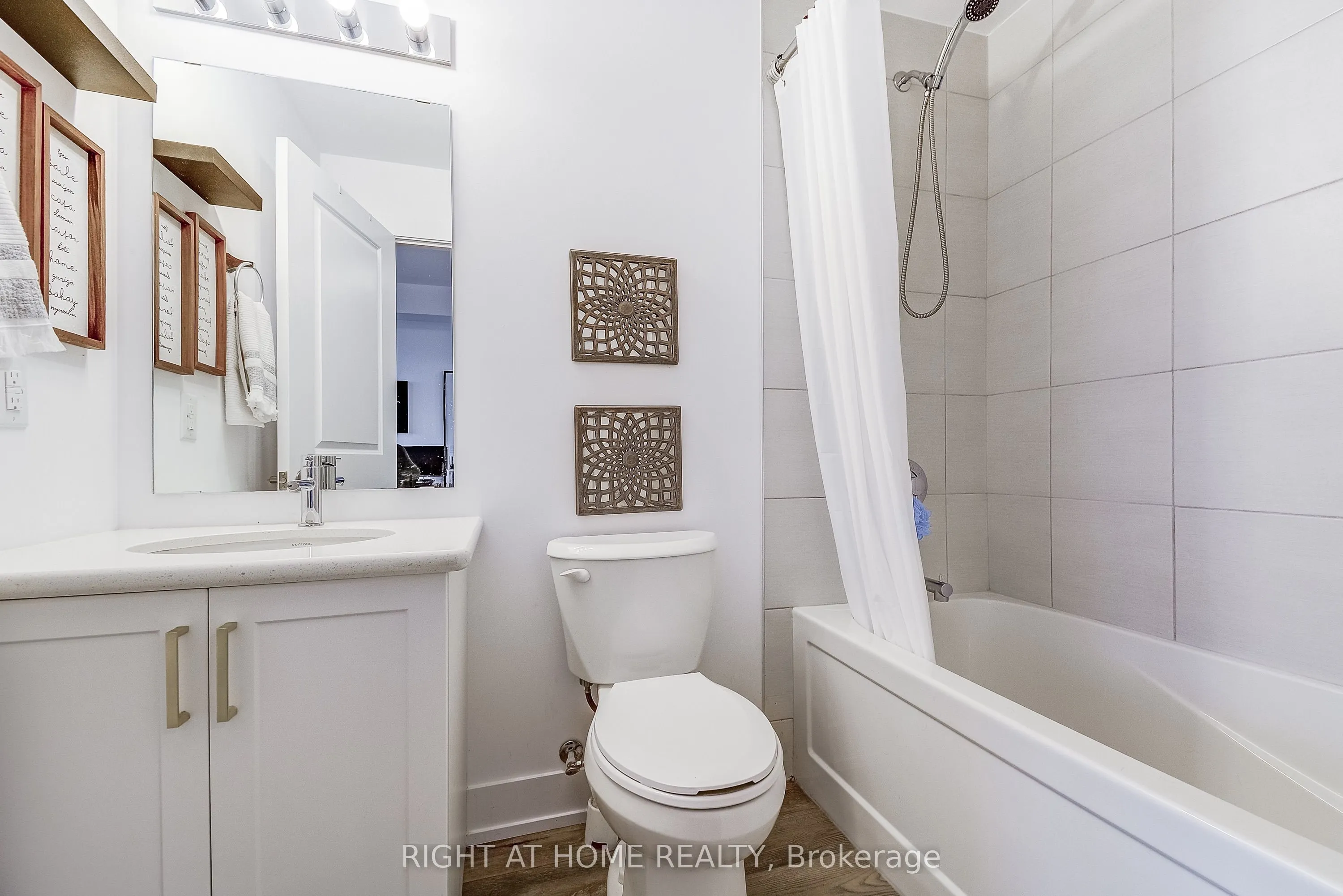 470 Dundas Street E #604