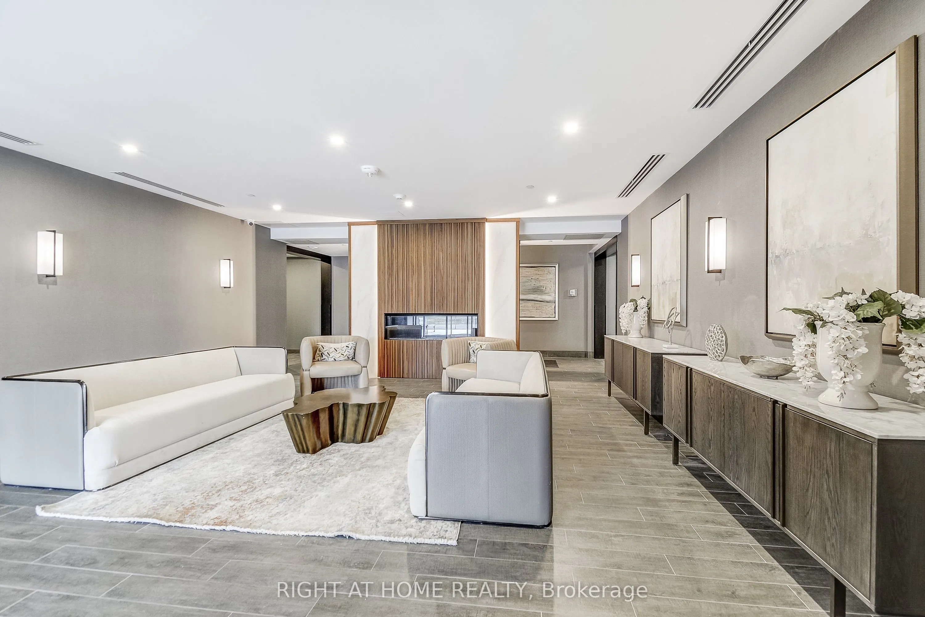 470 Dundas Street E #604