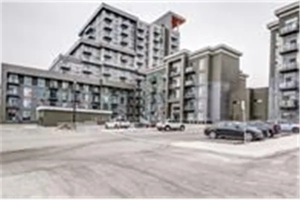470 Dundas Street E