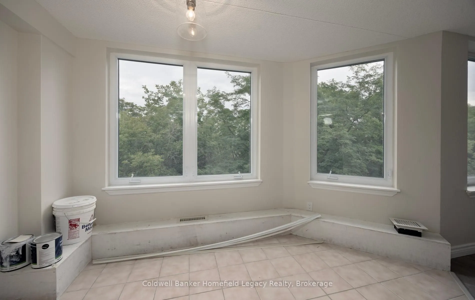 22 St Andrew Street N #408