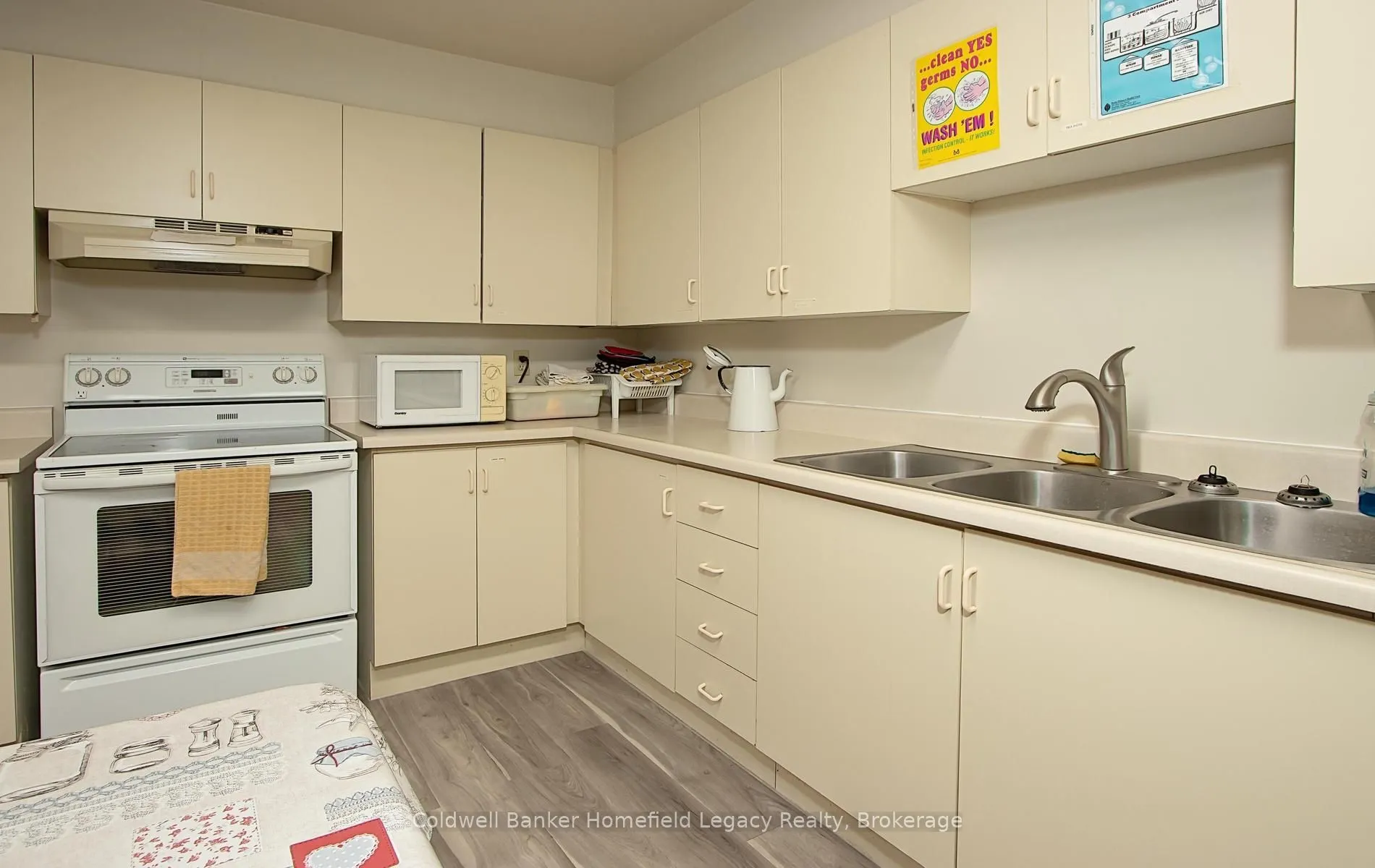 22 St Andrew Street N #408