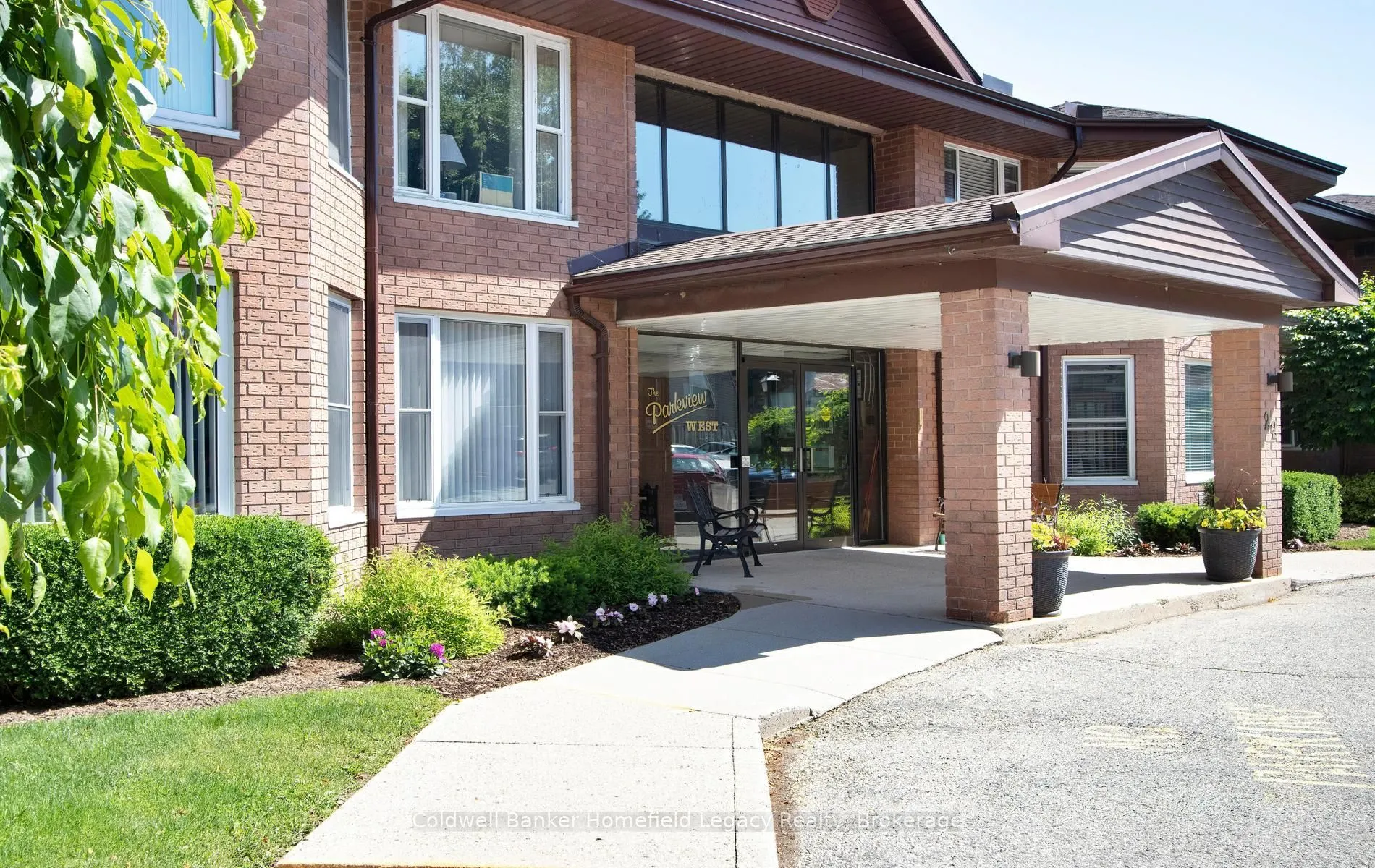 22 St Andrew Street N #408
