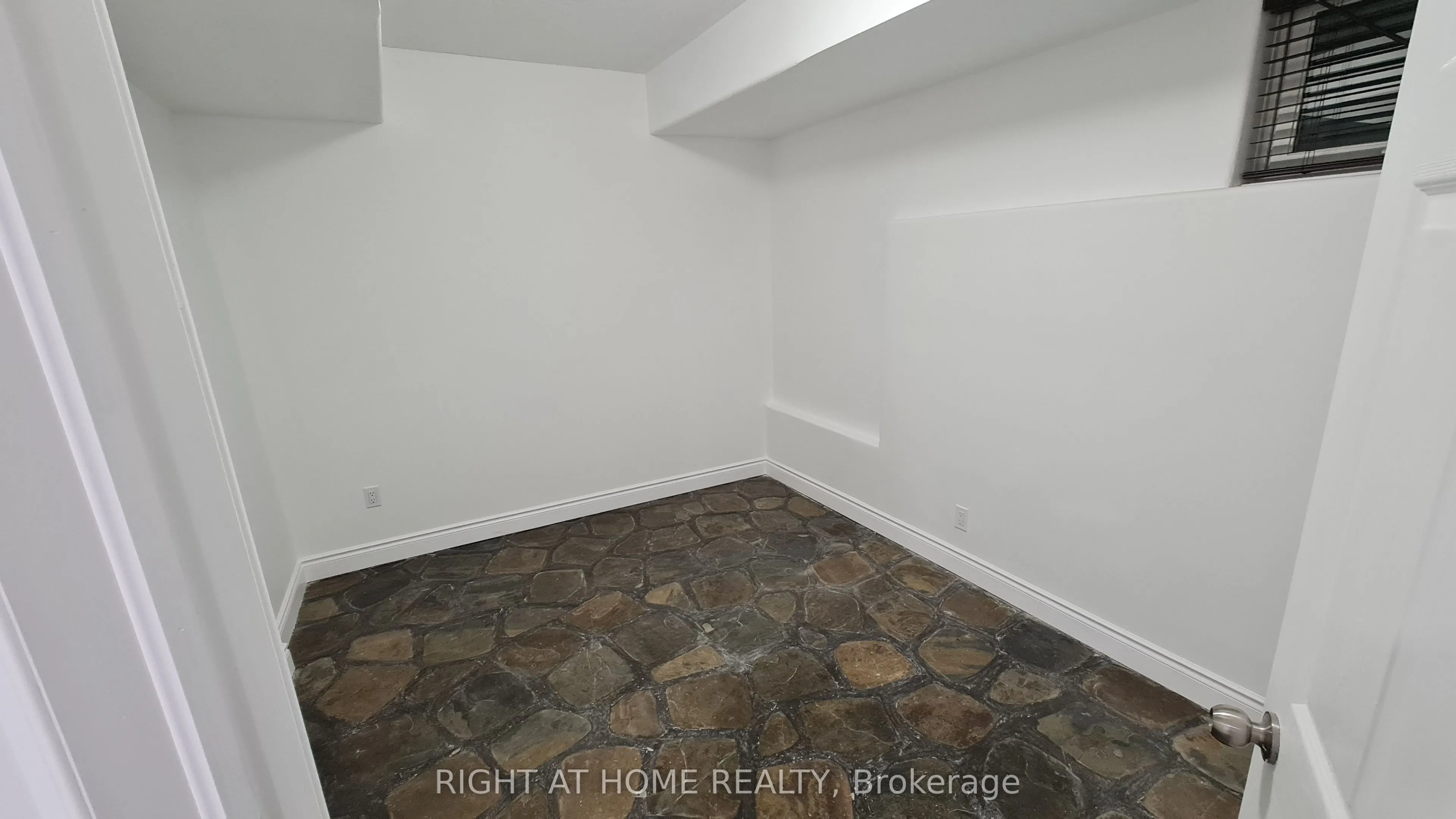 172 Lena Crescent #2