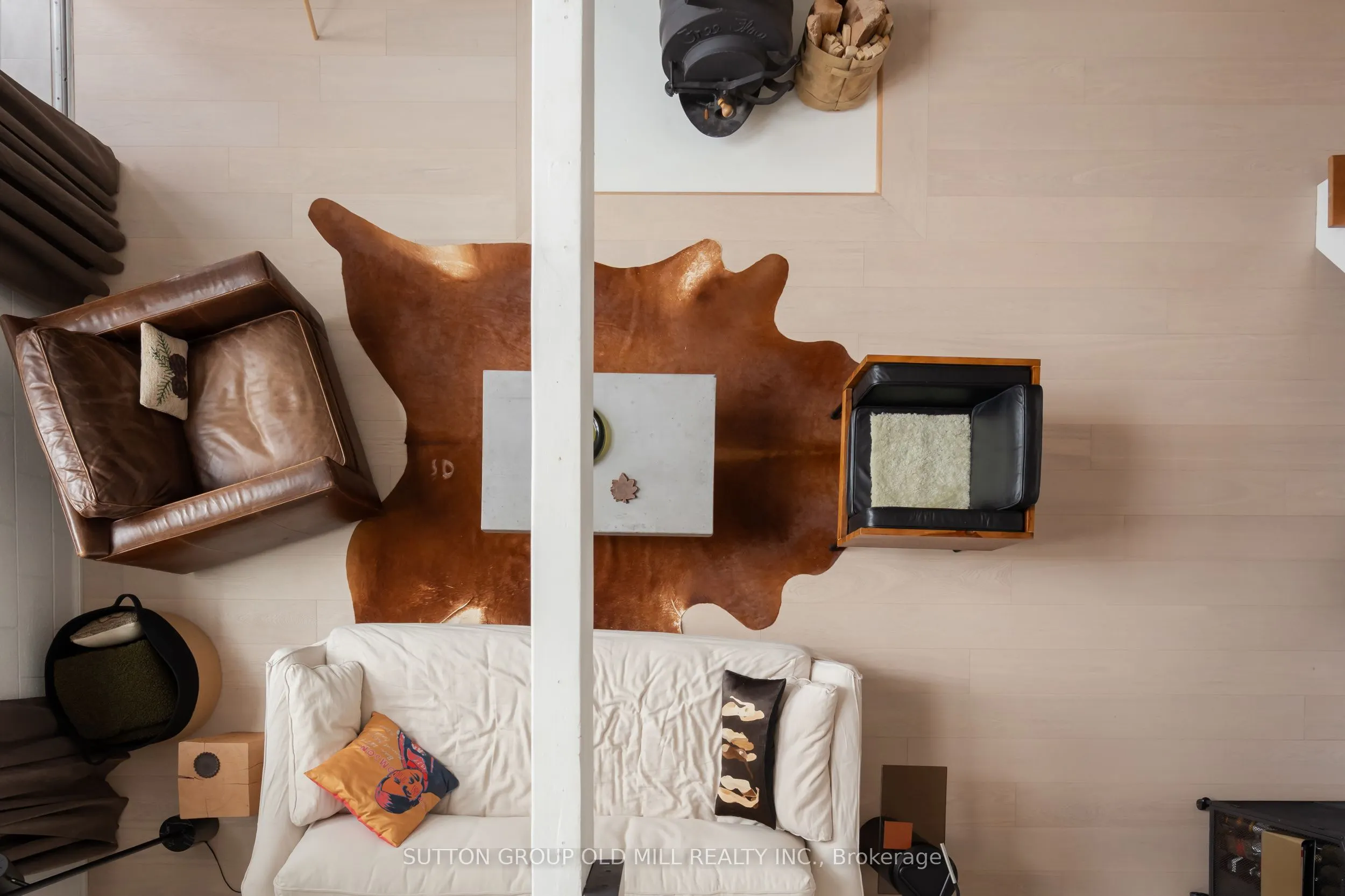 25 Lakeshore Road W