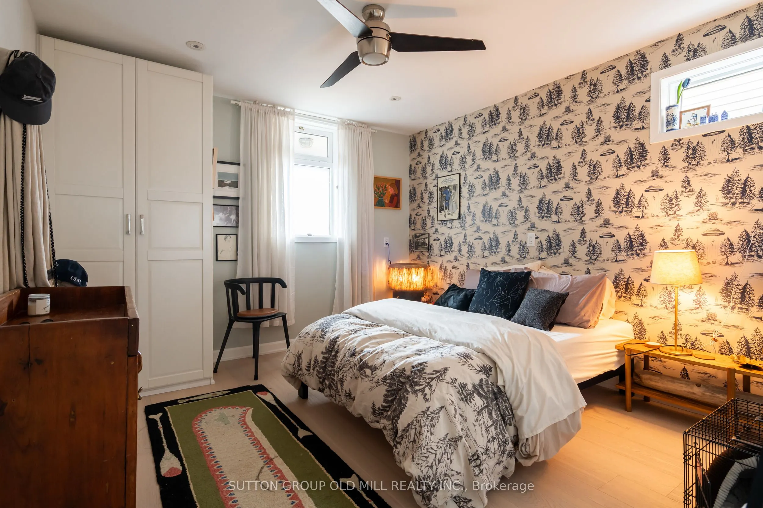 25 Lakeshore Road W