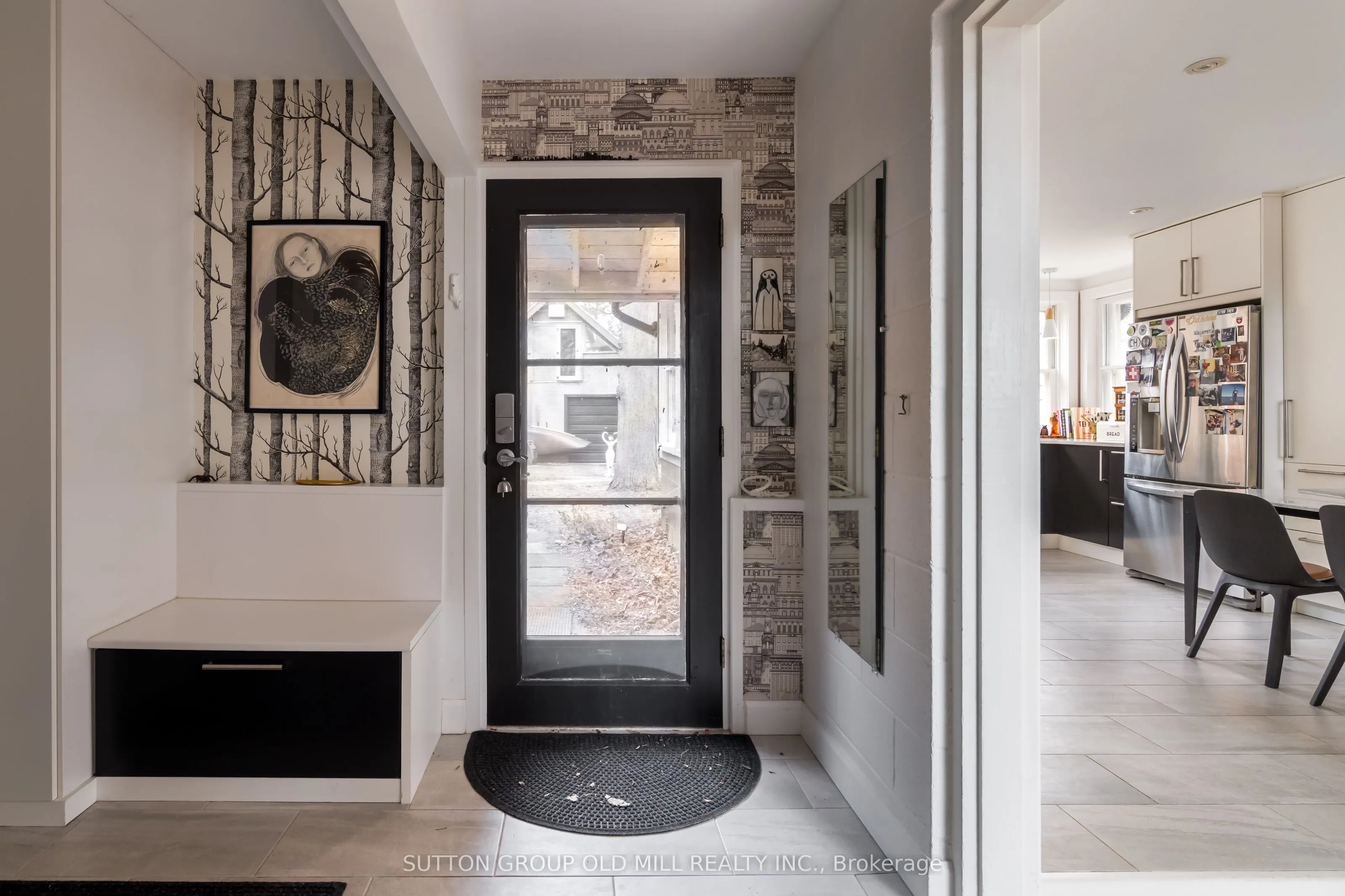 25 Lakeshore Road W