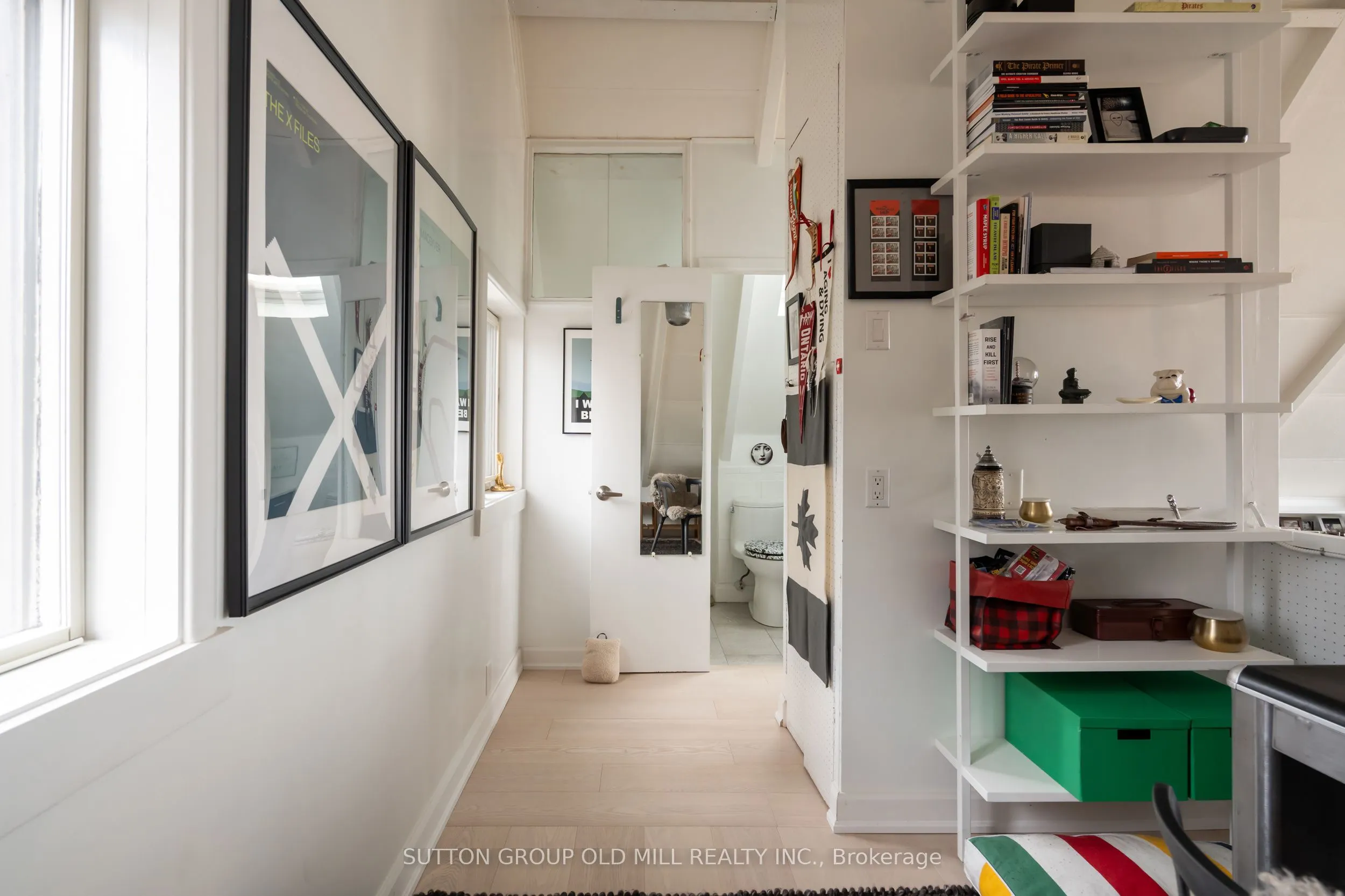 25 Lakeshore Road W