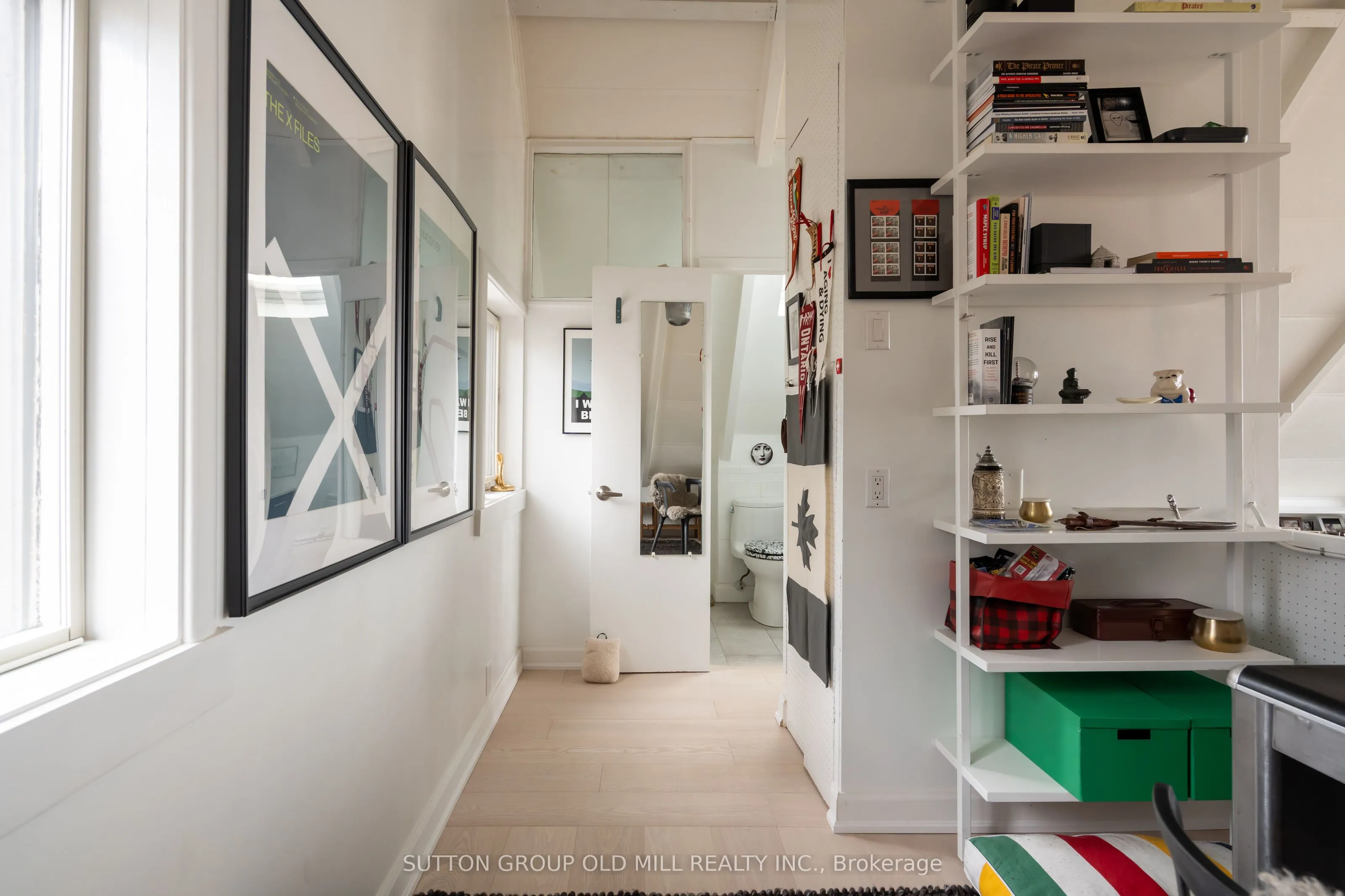 25 Lakeshore Road W