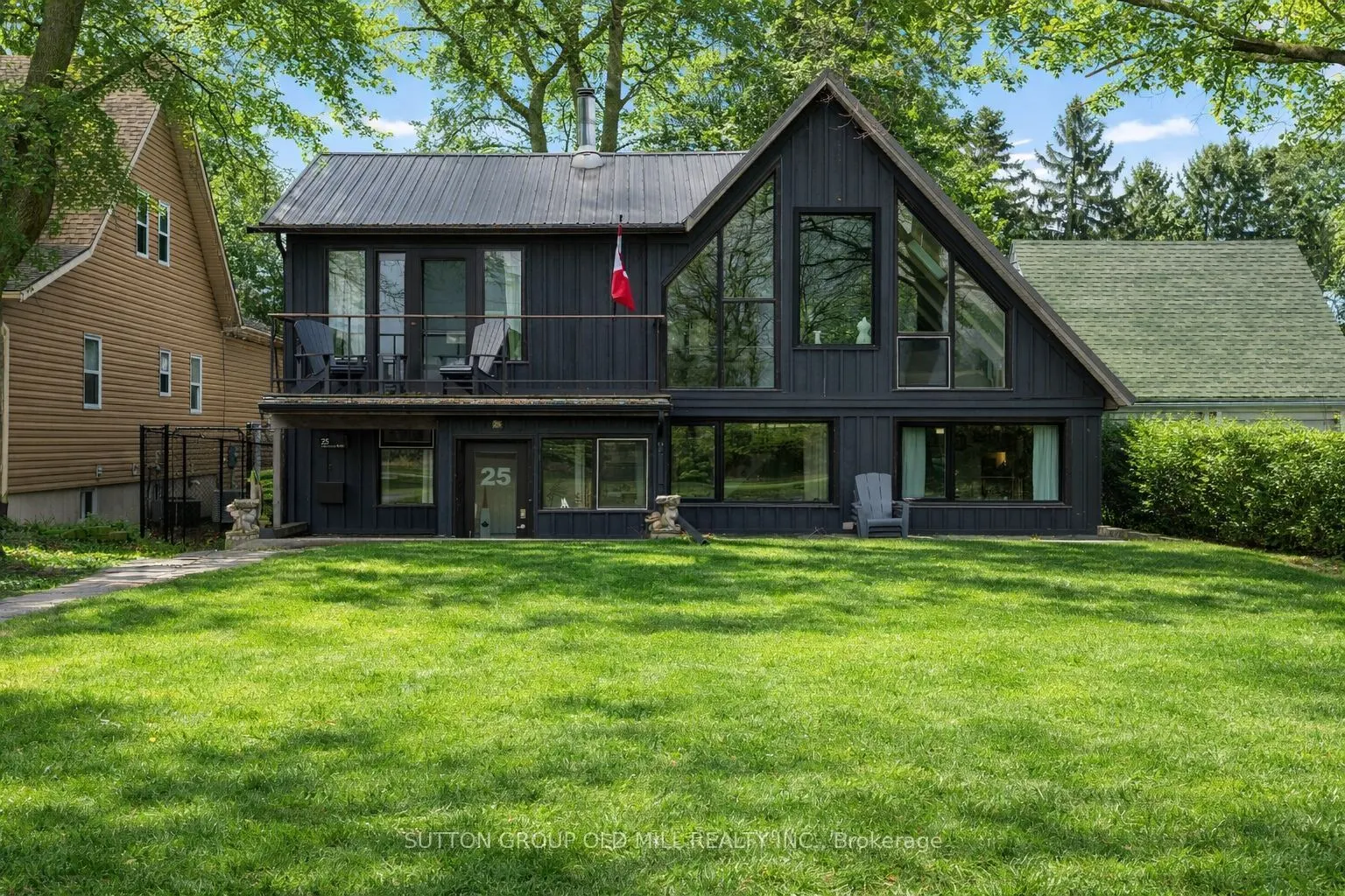 25 Lakeshore Road W