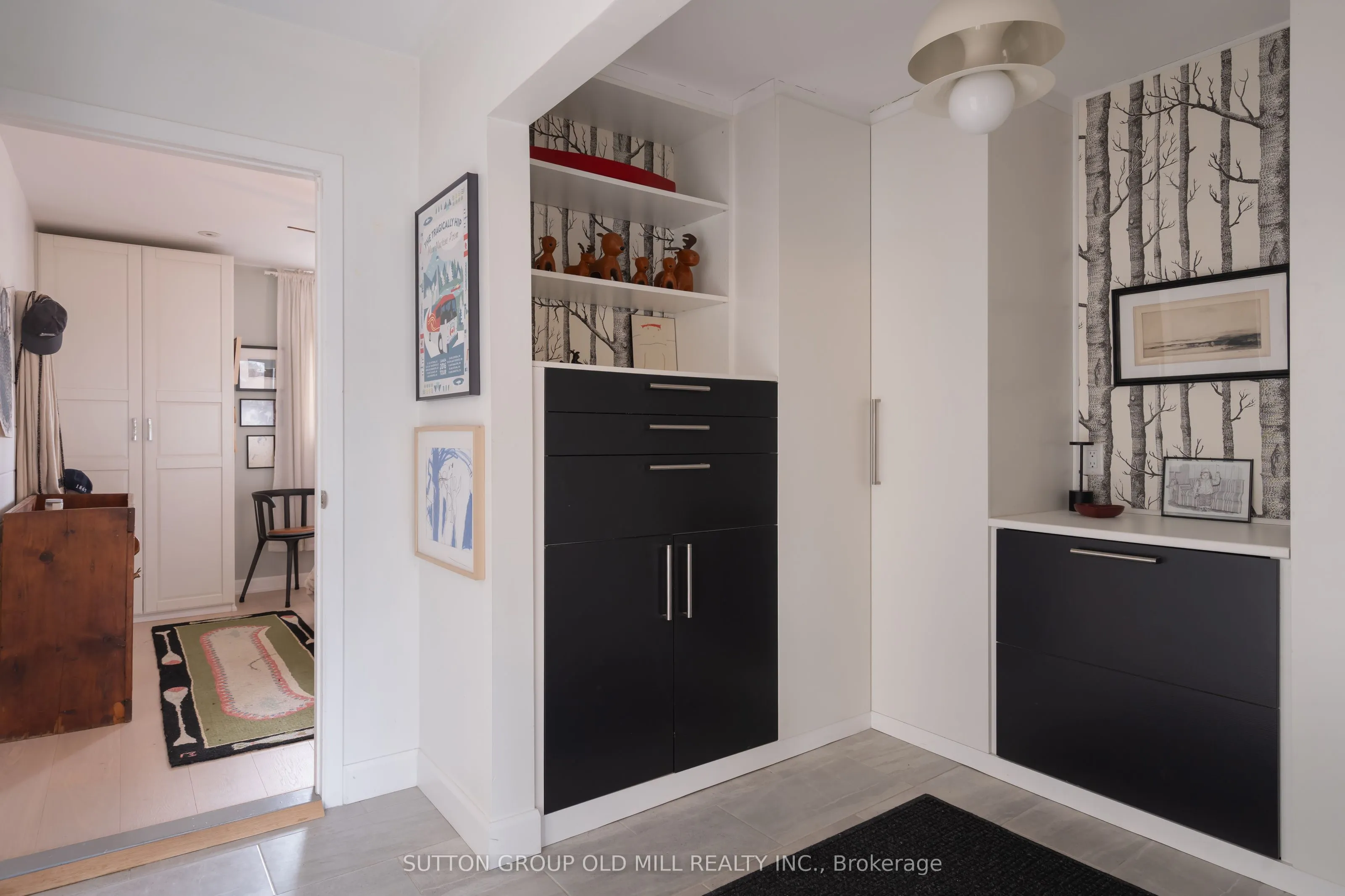 25 Lakeshore Road W