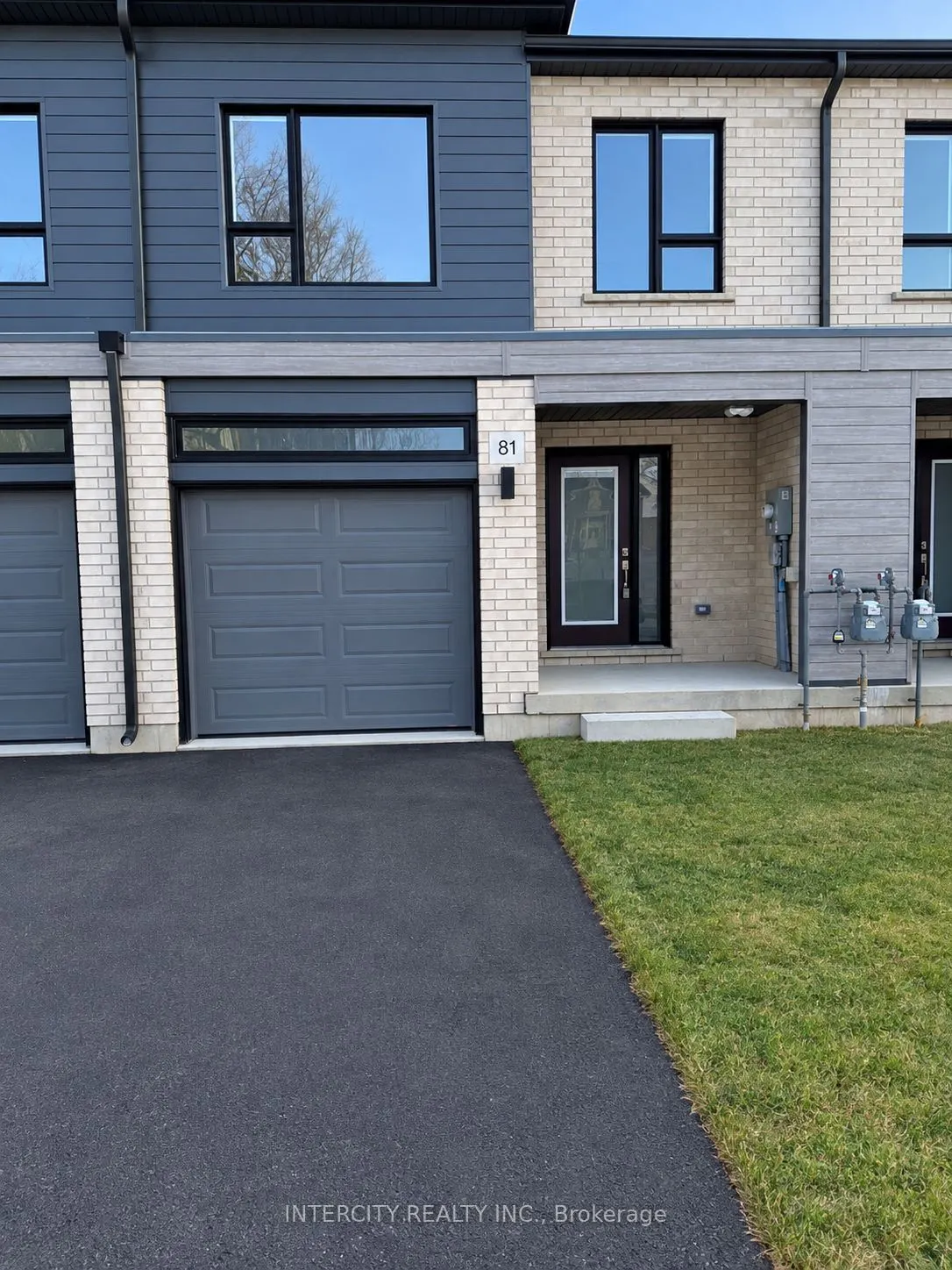 81 Queensbrook Crescent