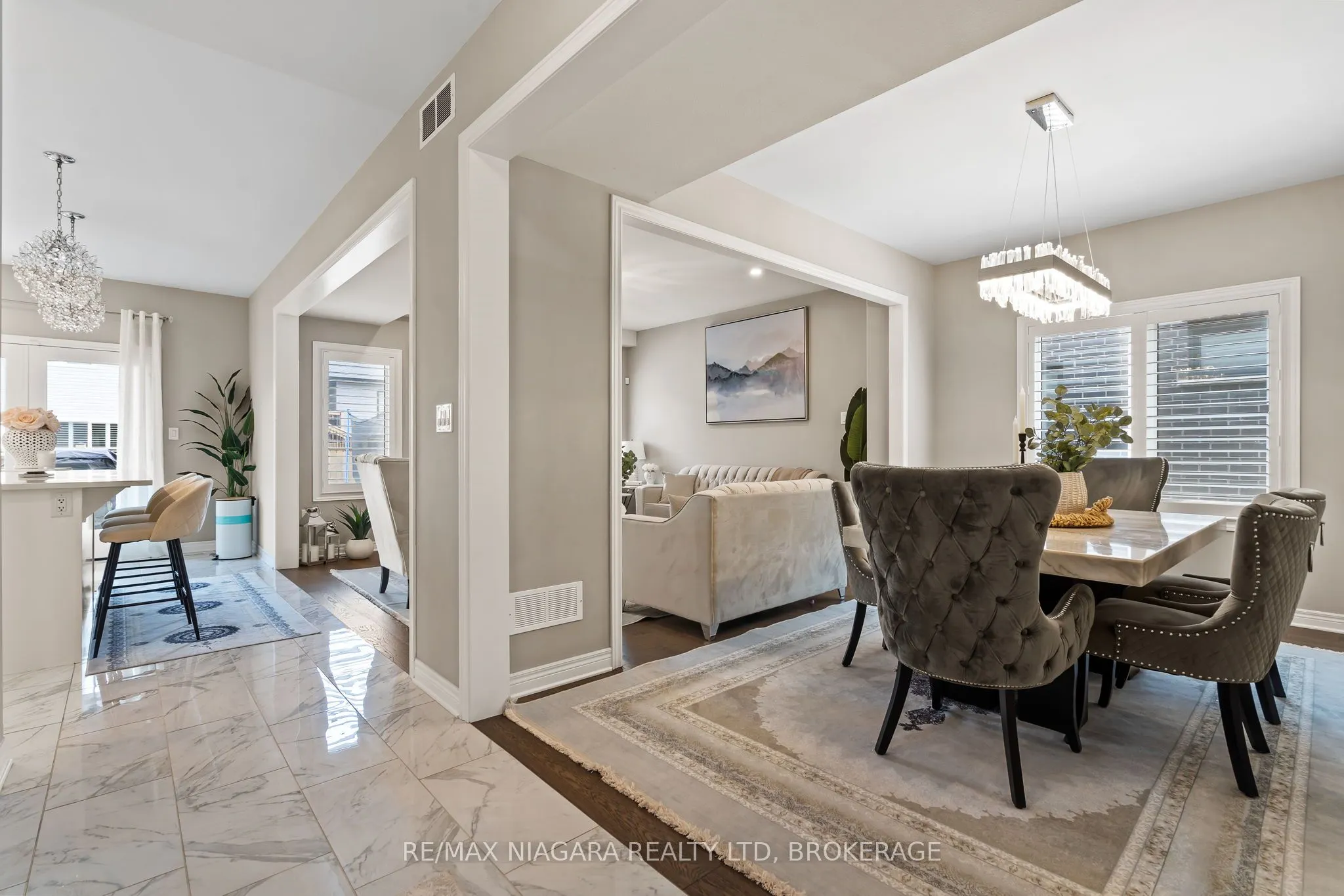 91 Quebec Avenue